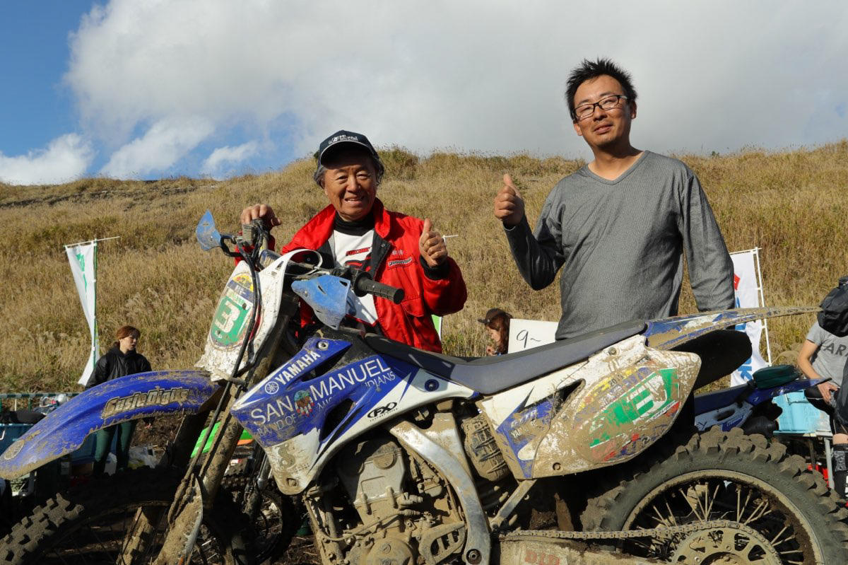 そして最後は、吉本光男さんとチームエントリー、今大会の最年長、御年79歳のMCFAJ会長#3新津栄一さんです。