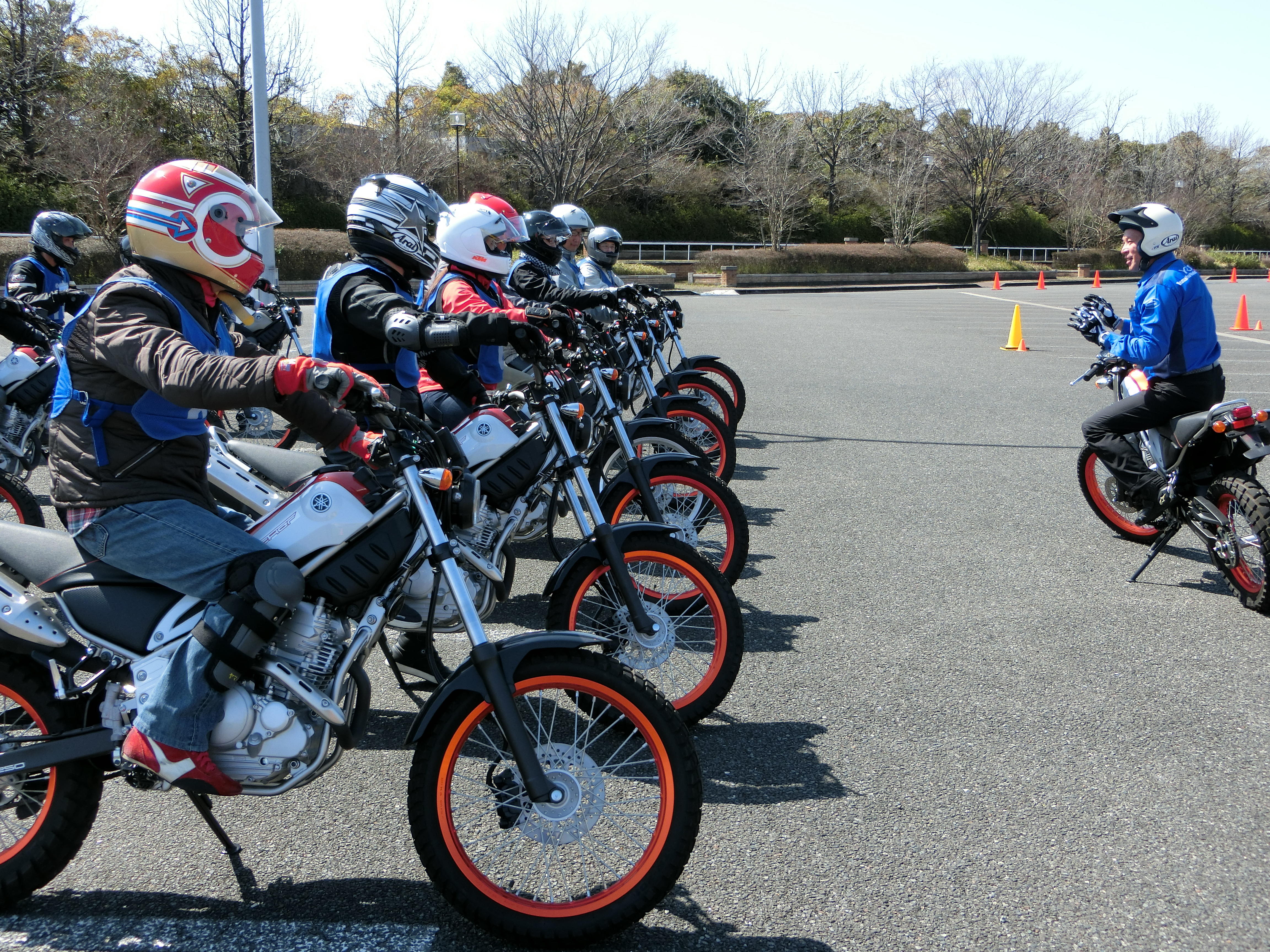 YRA大人のバイクレッスンの様子