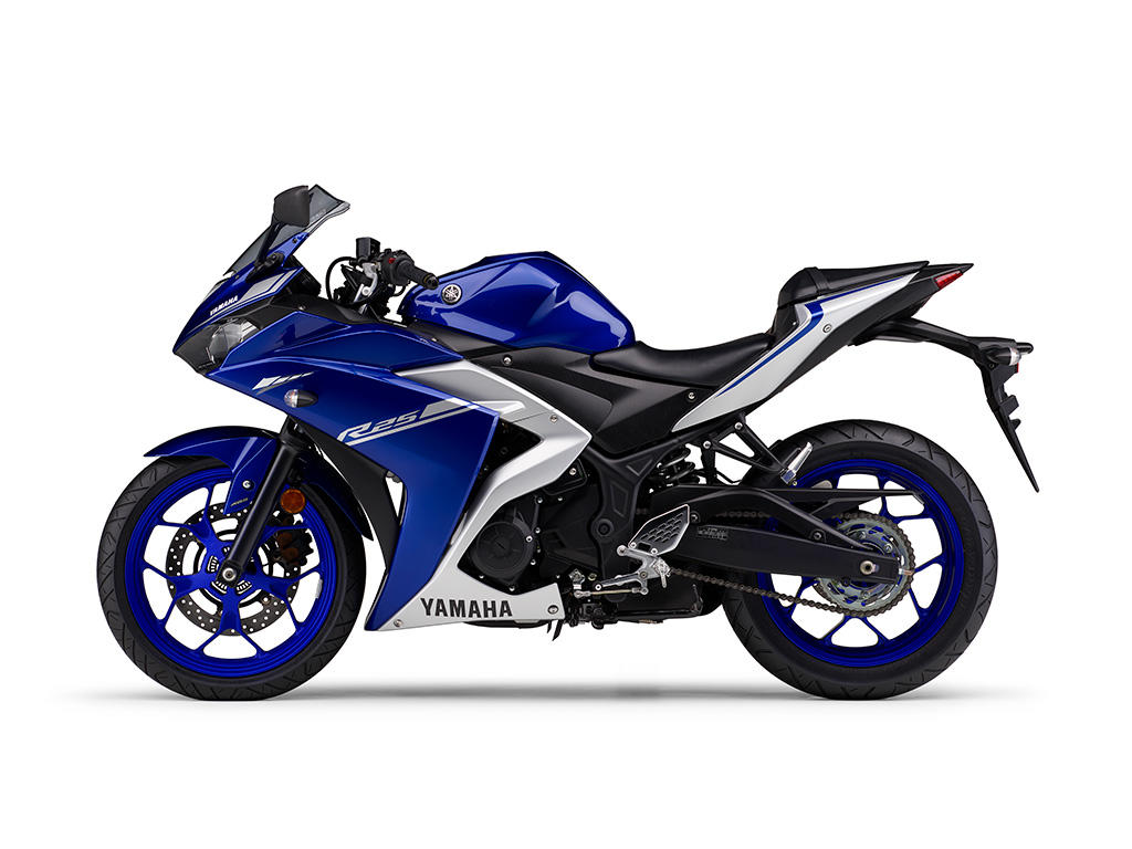 ディープパープリッシュブルーメタリックC（ブルー）※写真はYZF-R25ABS