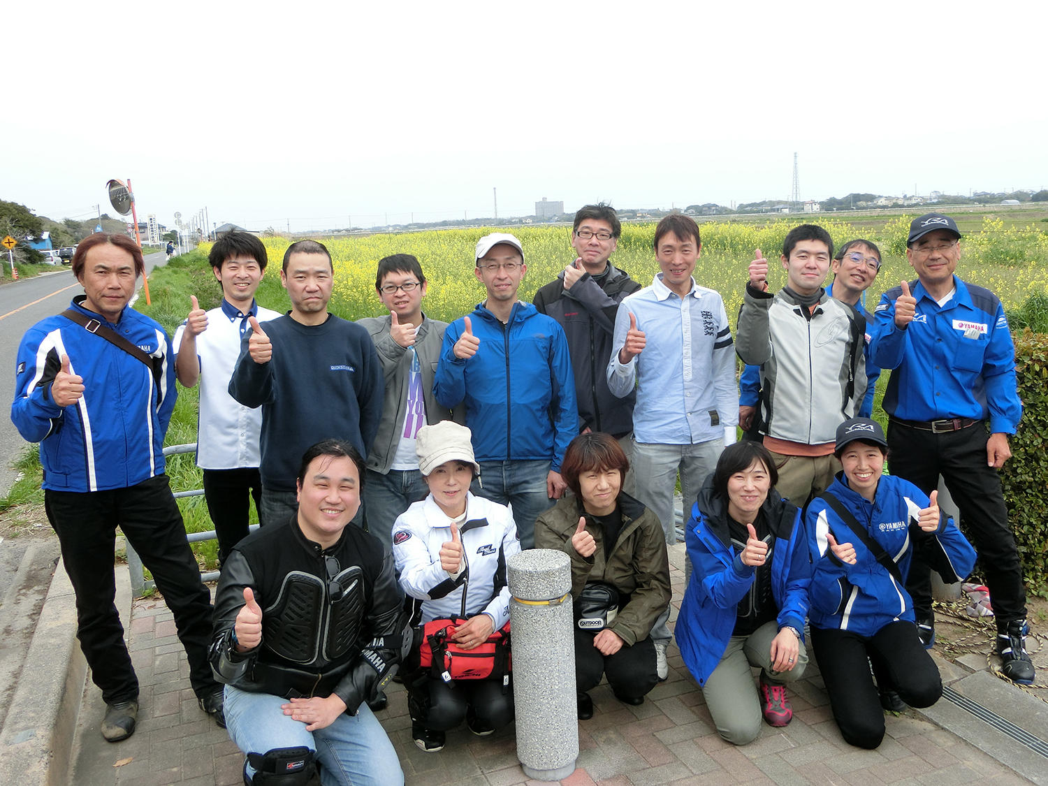 横道からの自転車や車の飛び出し、右折時の対向直進車への注意、反対車線渋滞車列からの歩行者飛び出し、前方車両突然の右左折など、路上だからこそアドバイスできるポイントもたくさんあるんです