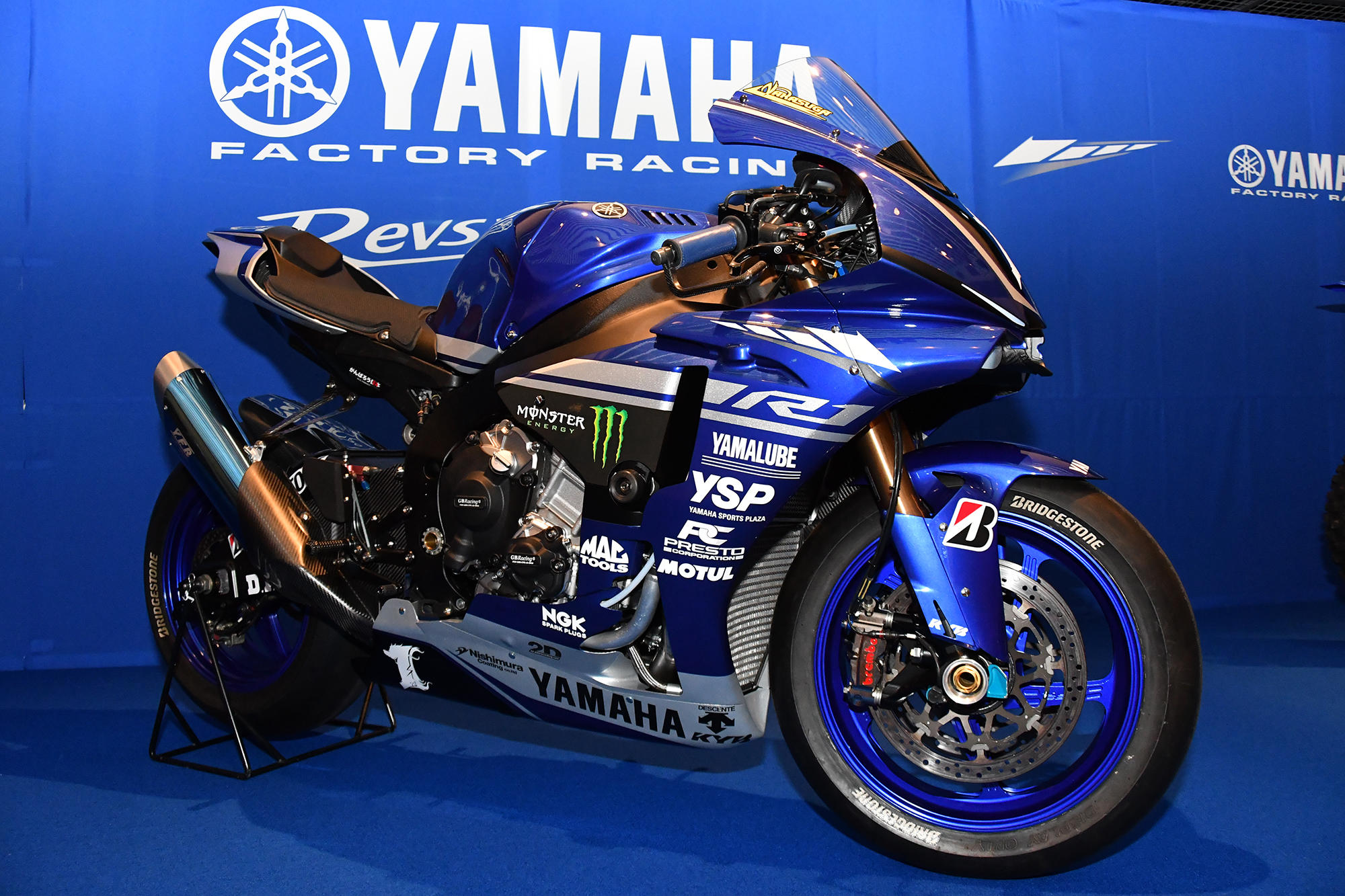 ロードレースJSB1000クラスに参戦、YAMAHA FACTORY RACING TEAMの「YZF-R1」