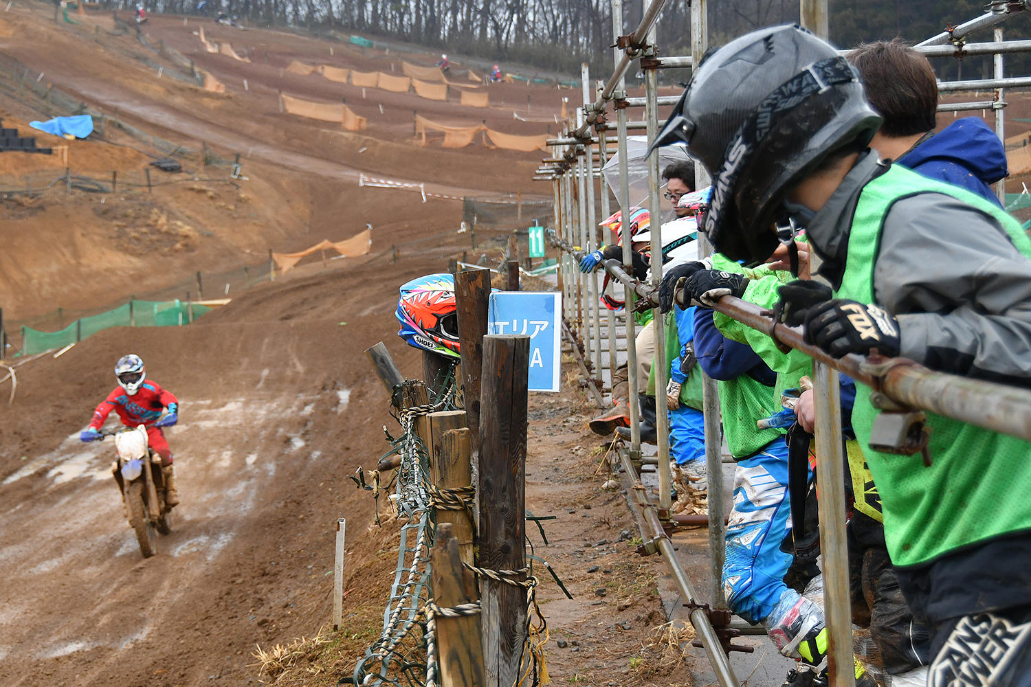 先輩ライダーのお手本を目の前で見る