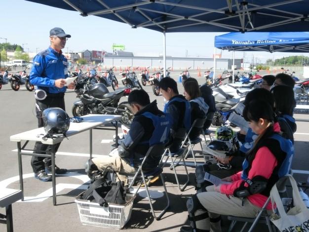 2日目のレッスンでは、電車で2時間の移動間をかけてトコトコ会場入りされた方もおられ、皆様のバイク熱をヒシヒシと感じた2日間でした。