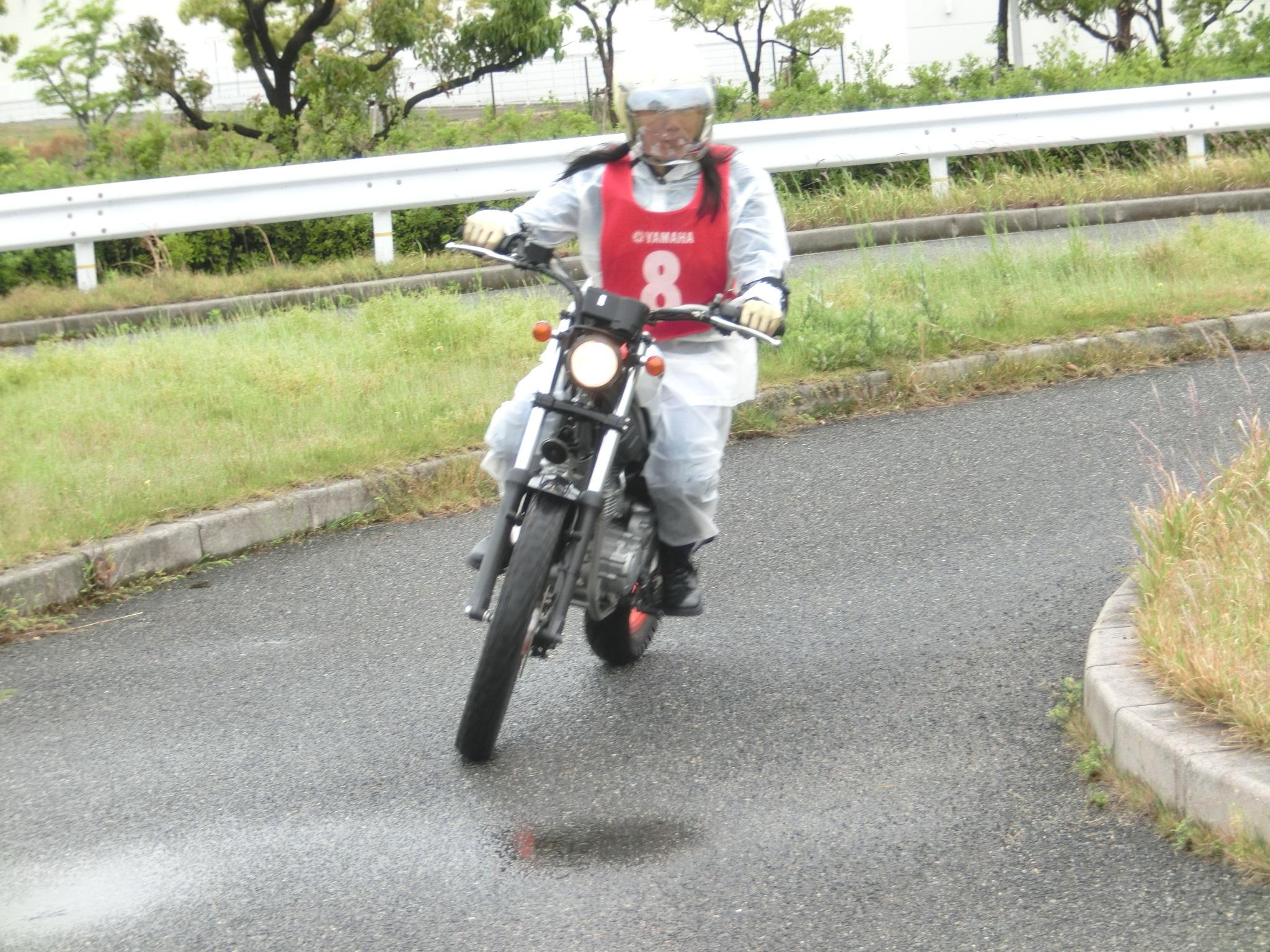 初日の１３日は雨がぱらぱら