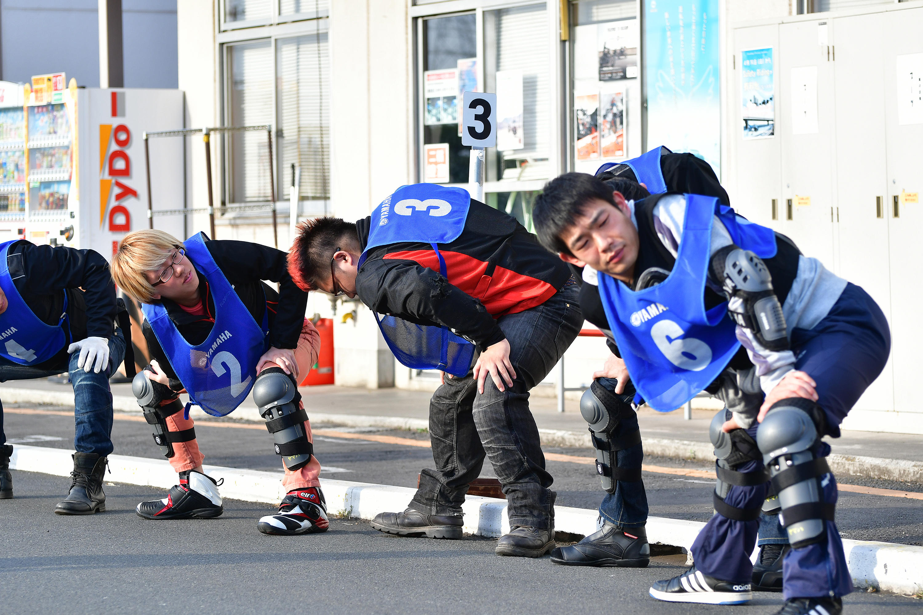 まずはみんなで準備運動をして体をほぐしてから