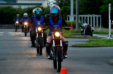 「夜」のオトナのバイクレッスンはいかが？視認性チェックで我が身を守ろう！～大人のバイクレッスン＠新東京～