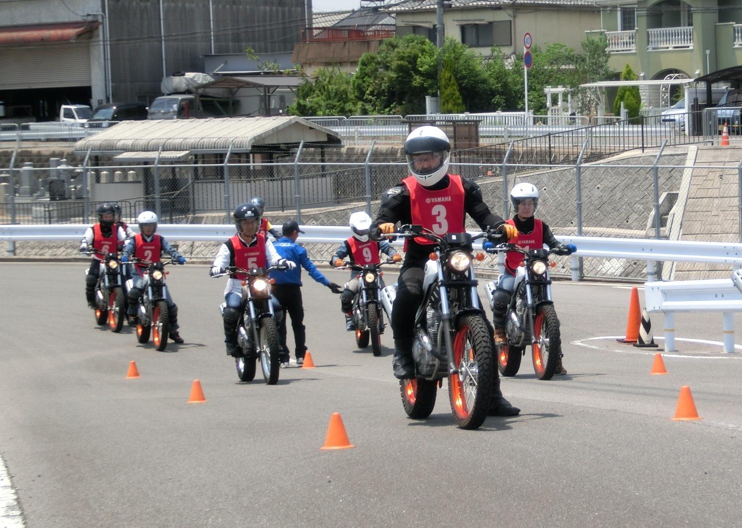 坂道発進が苦手な方必見 前田先生が教える坂道発進の基礎 大人のバイクレッスン 京都 神戸 ヤマハ バイク ブログ ヤマハ発動機株式会社