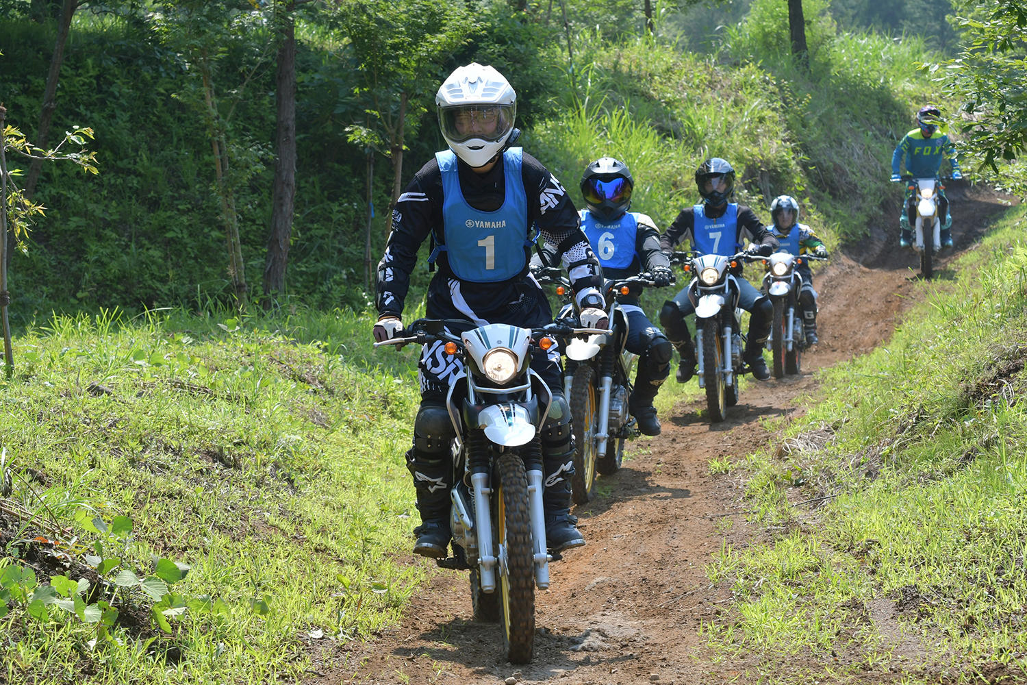 ご主人は普段、WR250Rで林道ツーリングに出かけていますが、ガレ場が多く、今日のような土の上は、走りやすい気がしました。