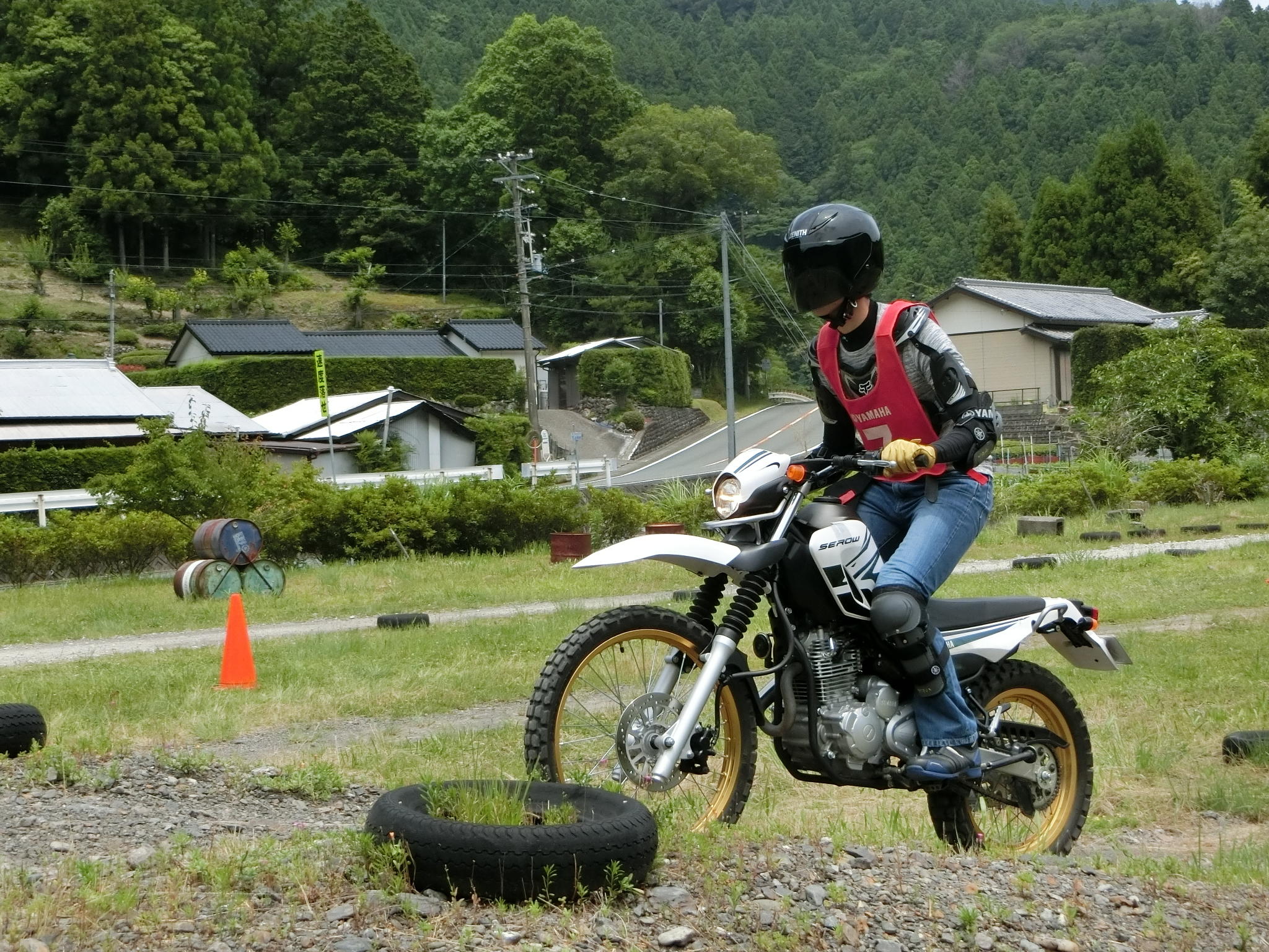 【上るとき】中腰姿勢で坂に対してできるだけ直角になるように進入