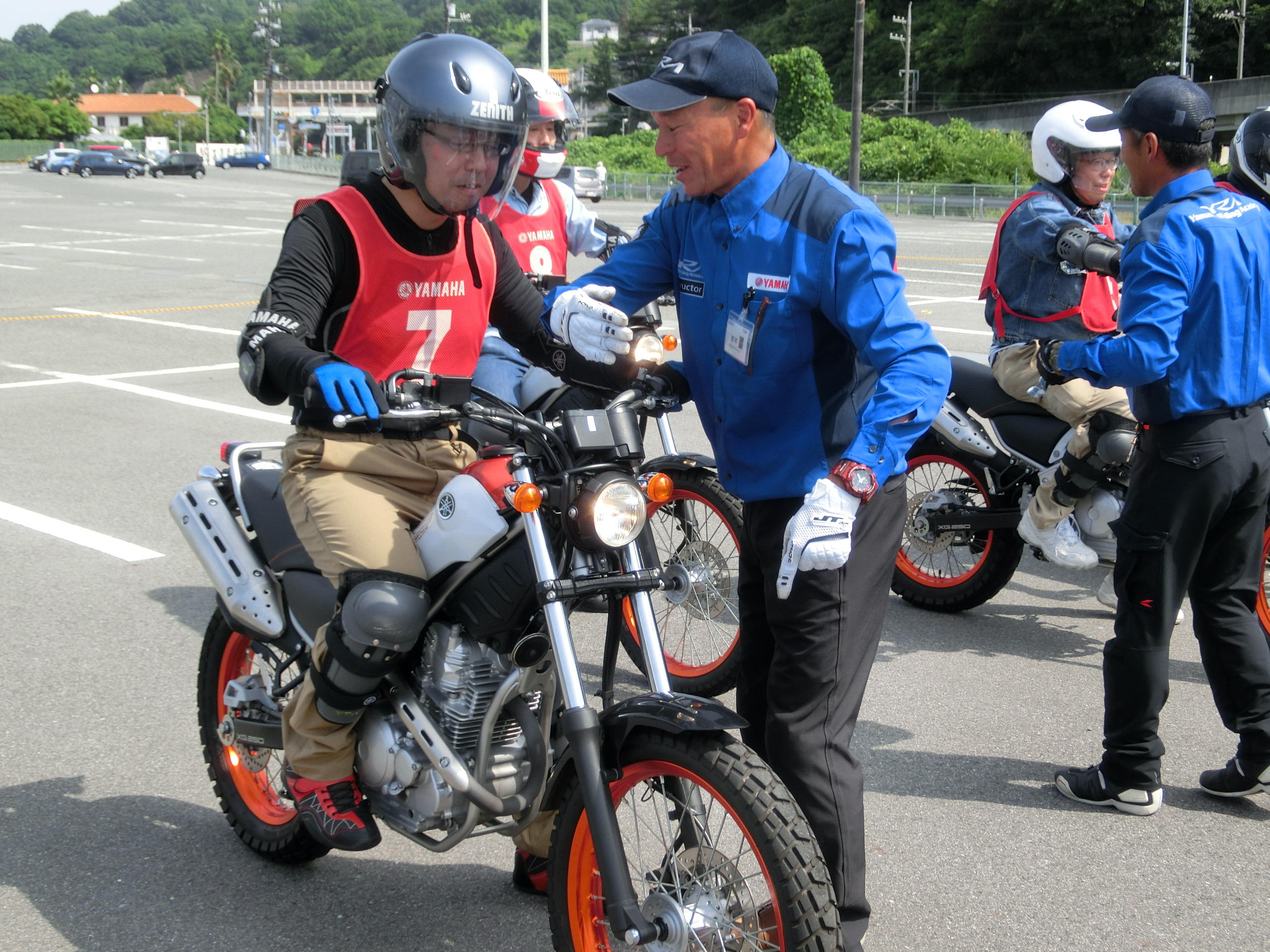 まずはバイクに跨ってみる。