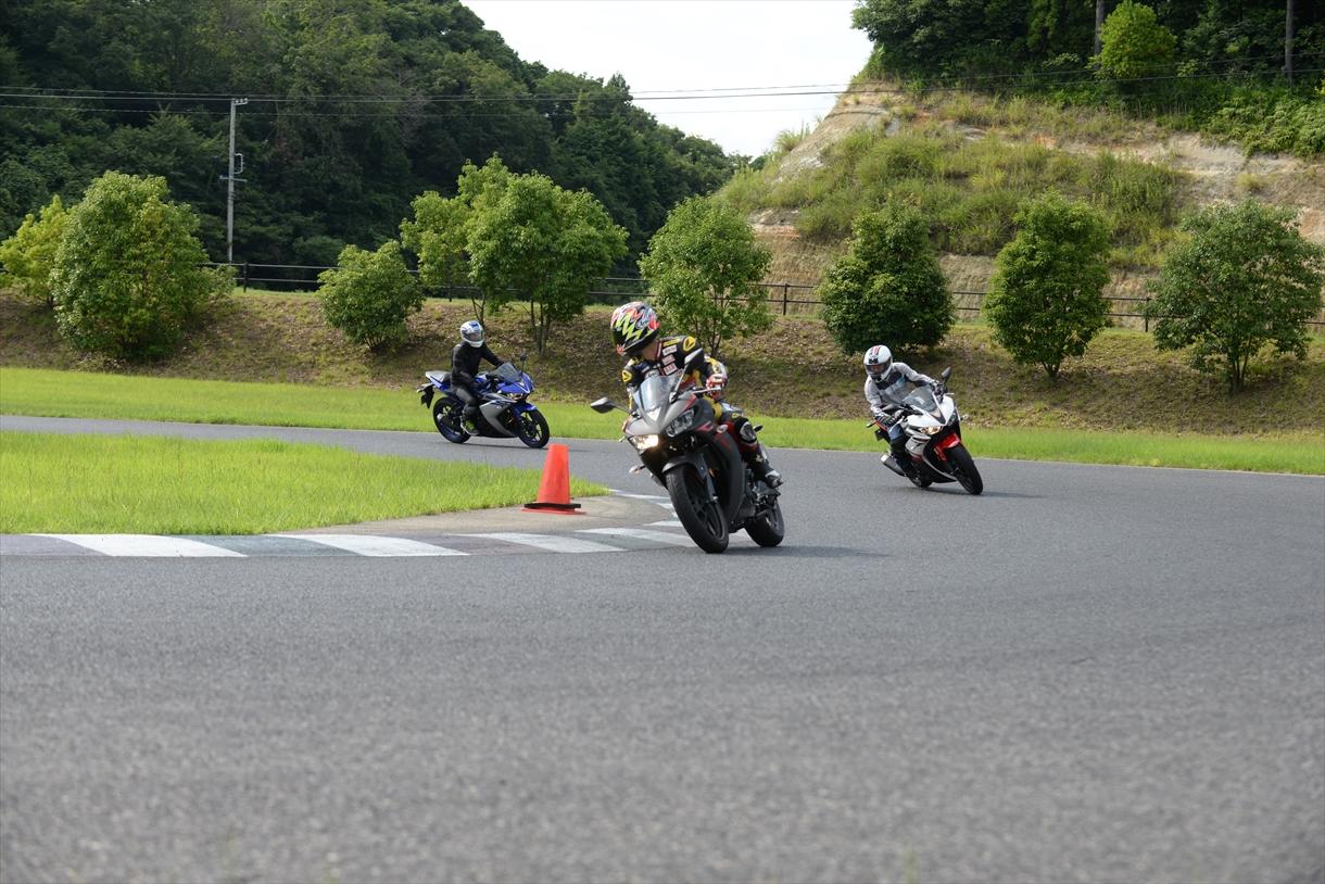 レッスン後には体験走行を実施。プロライダーのみなさんの先導で3本行われました。