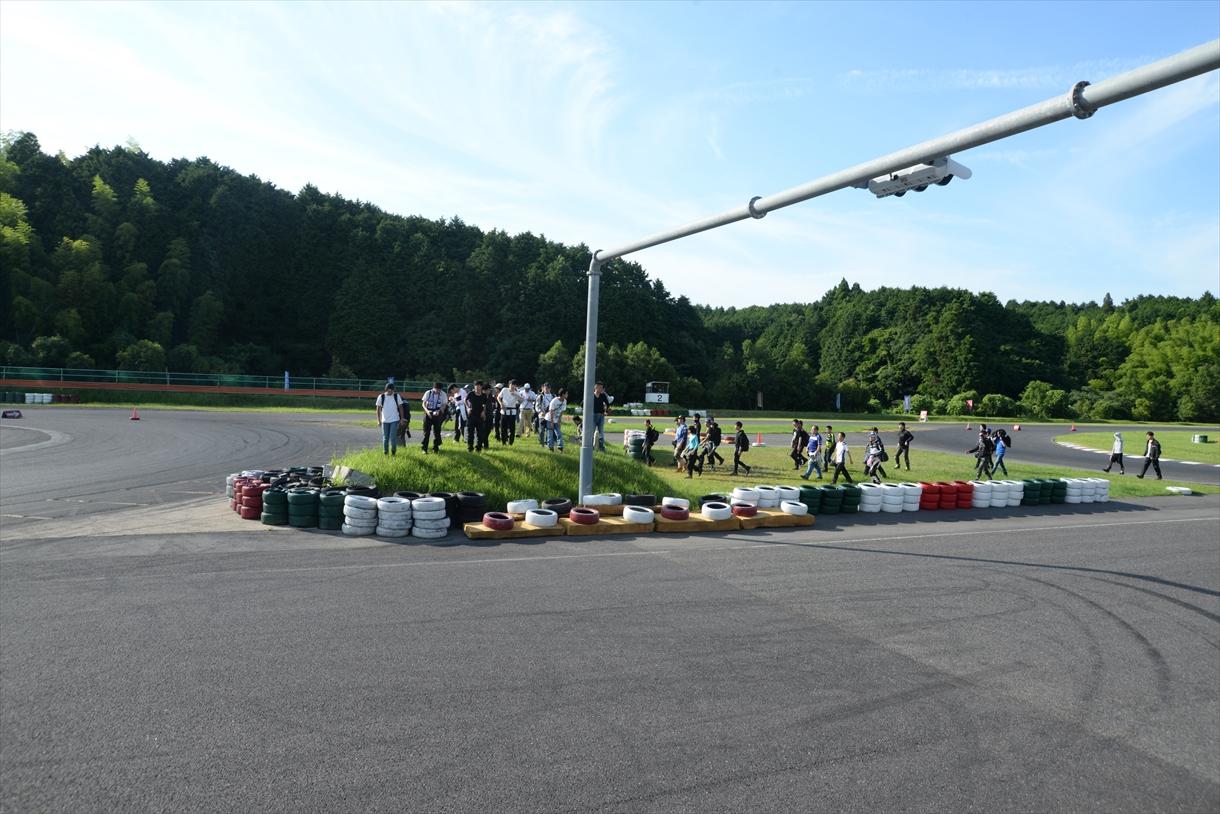 デモンストレーションラン時は、見学用にコース内部を解放しました。