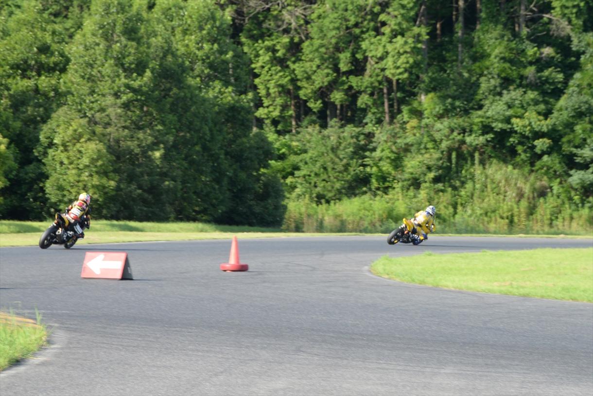 自分達が走ったコースを自分達と同じバイクをベースにした車両が圧巻の走りを見せる！！