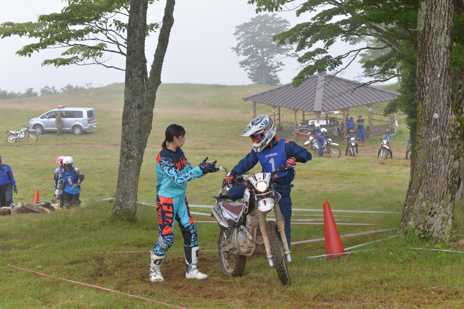 元全日本選手権モトクロスレディースライダーでインストラクターの伊集院忍先生もきっちりとした技術を身につけてもらうために、いつも以上に熱心な指導で