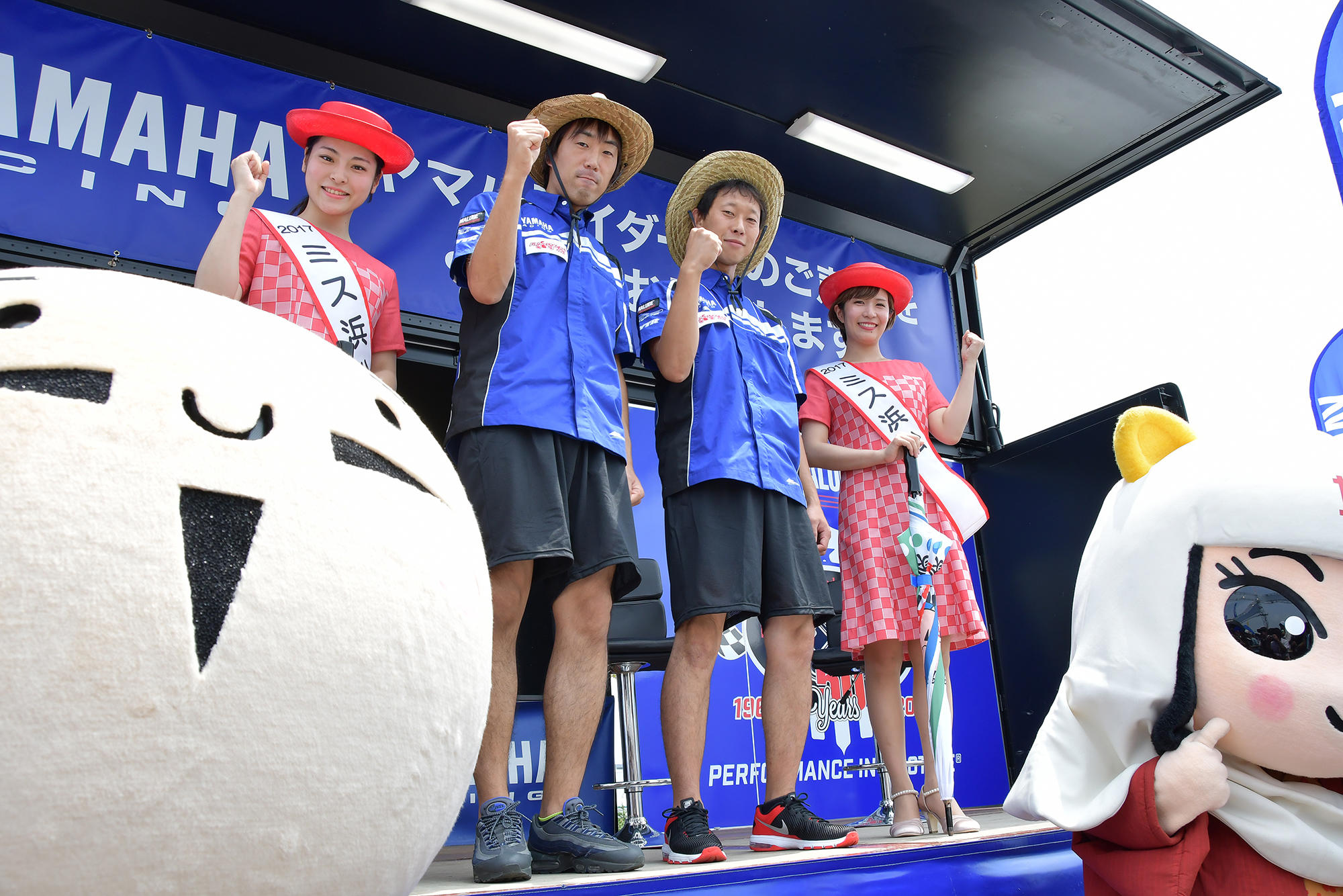 そしてヤマハ社内チーム「磐田レーシングファミリー」のライダーが登場し、決勝に向けての意気込みなどを語ってくれました。