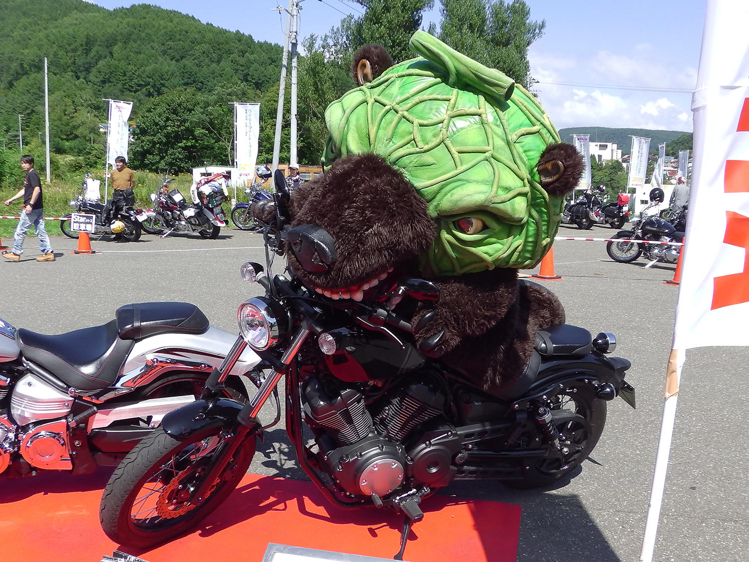 地元・夕張市の北海道物産センター夕張店のマスコットキャラクター「恐怖のメロン熊」さんも駆けつけて、イベントを大いに盛り上げてくれました！