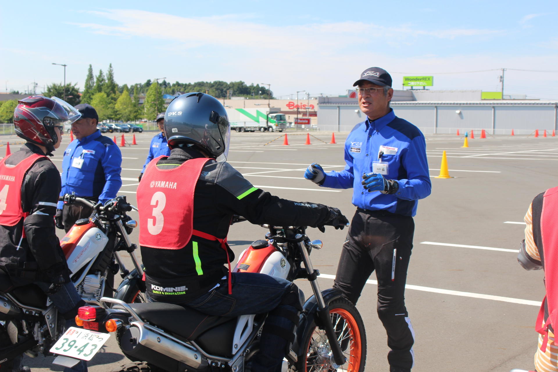 大人のバイクレッスンとは、「バイク経験が浅い」「公道デビューしたことがない」そんな方々向けに安全で正しいバイクの乗り方を指導するレッスン！