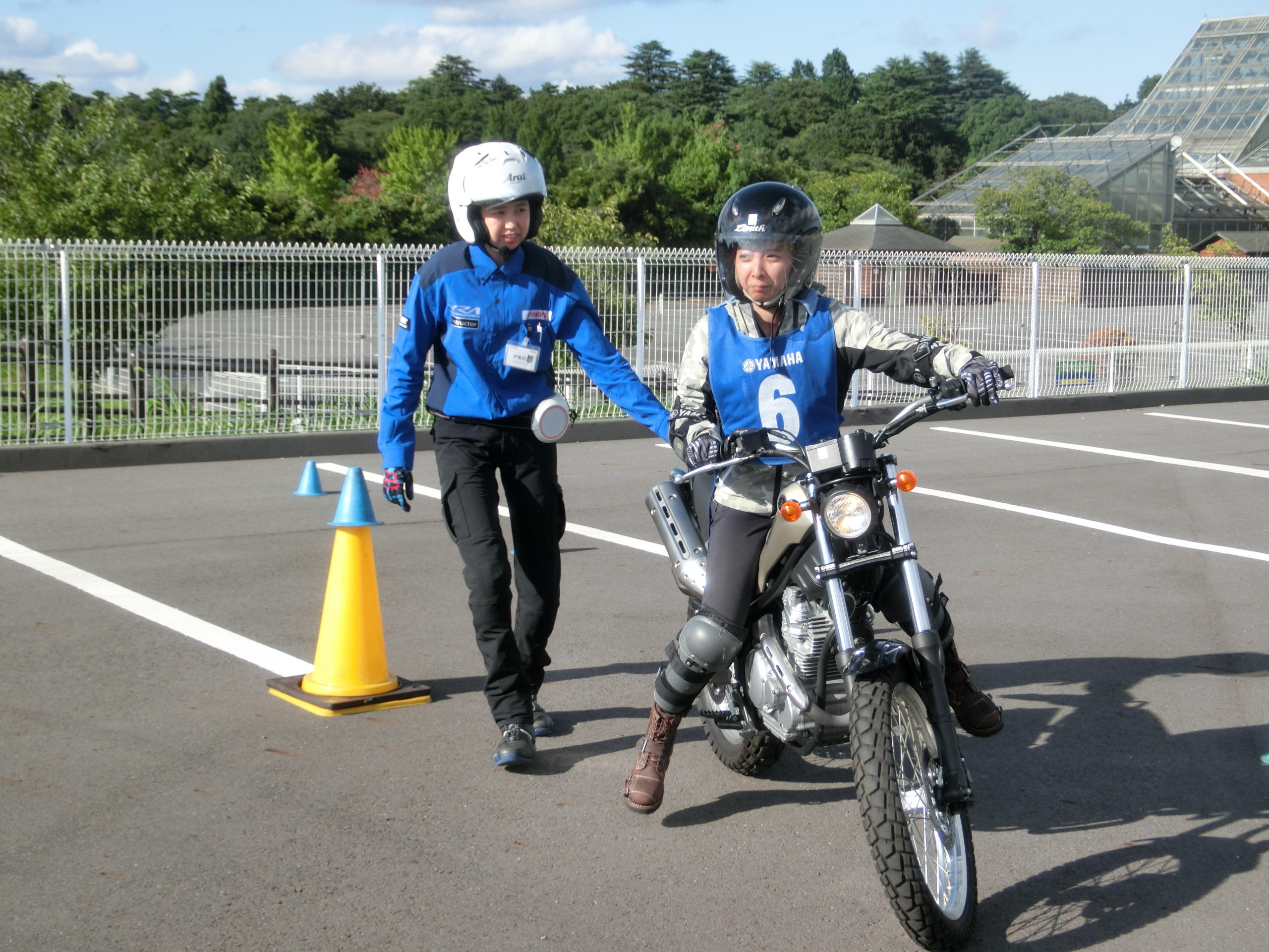 レッスン中はバイク経験が浅く、不安だという方にはコースを分けて練習します。