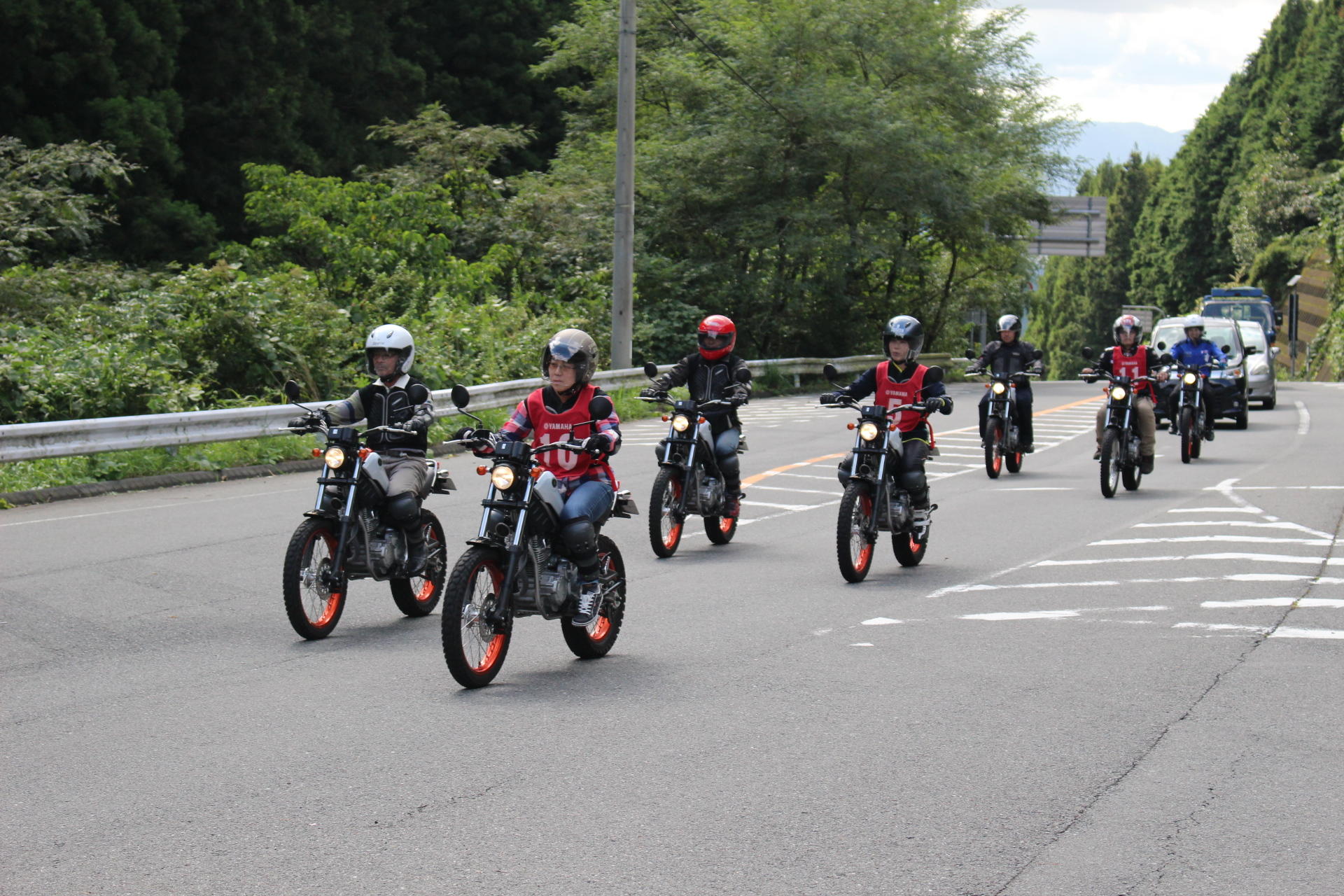 市街地はまだ暑い中、山間部はとても涼しく、祝日のこの日もバイクを多く見かけました