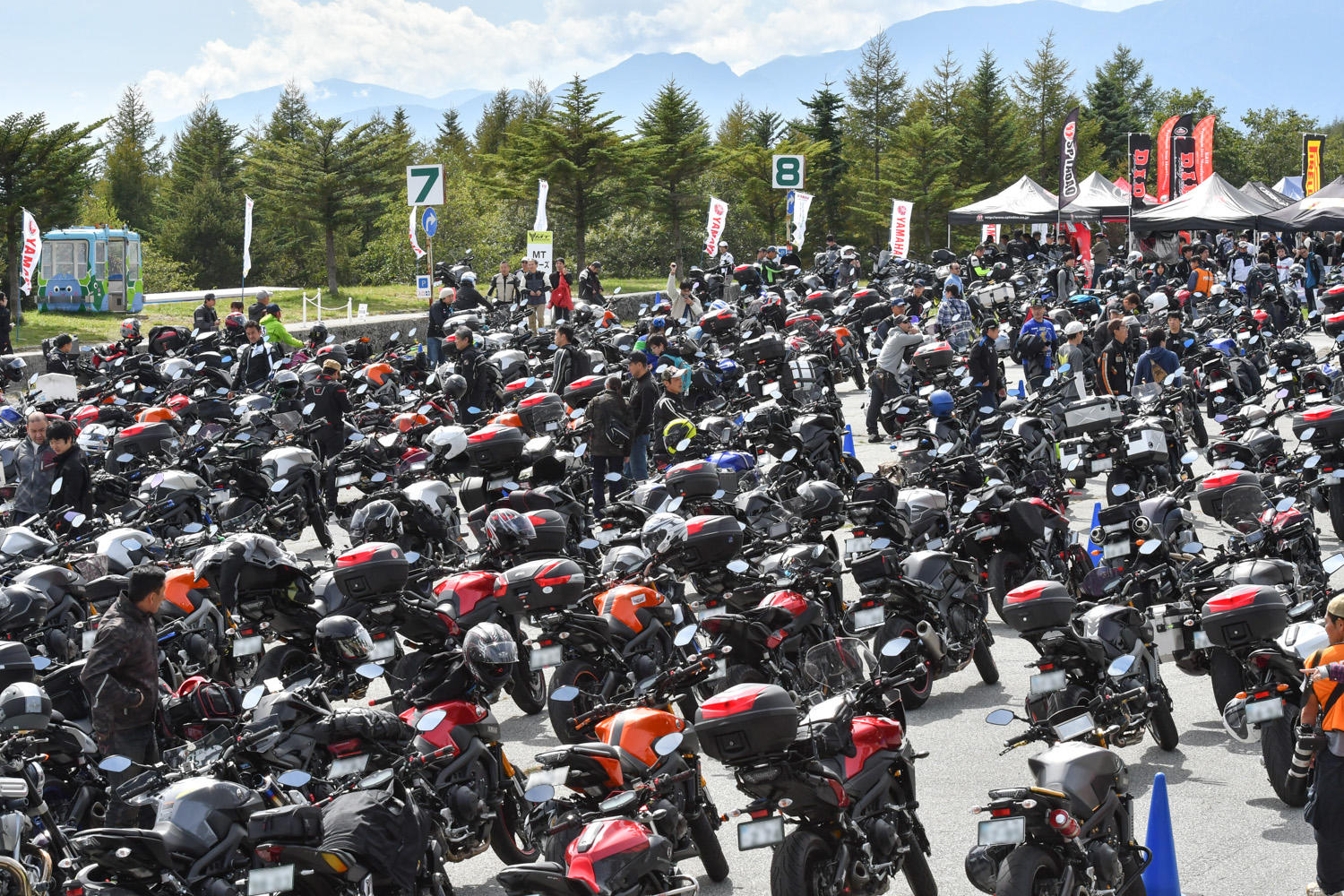 MT専用駐輪場は、どこに自分のバイクがあるのか、探し出すのも一苦労なほどの状態に！