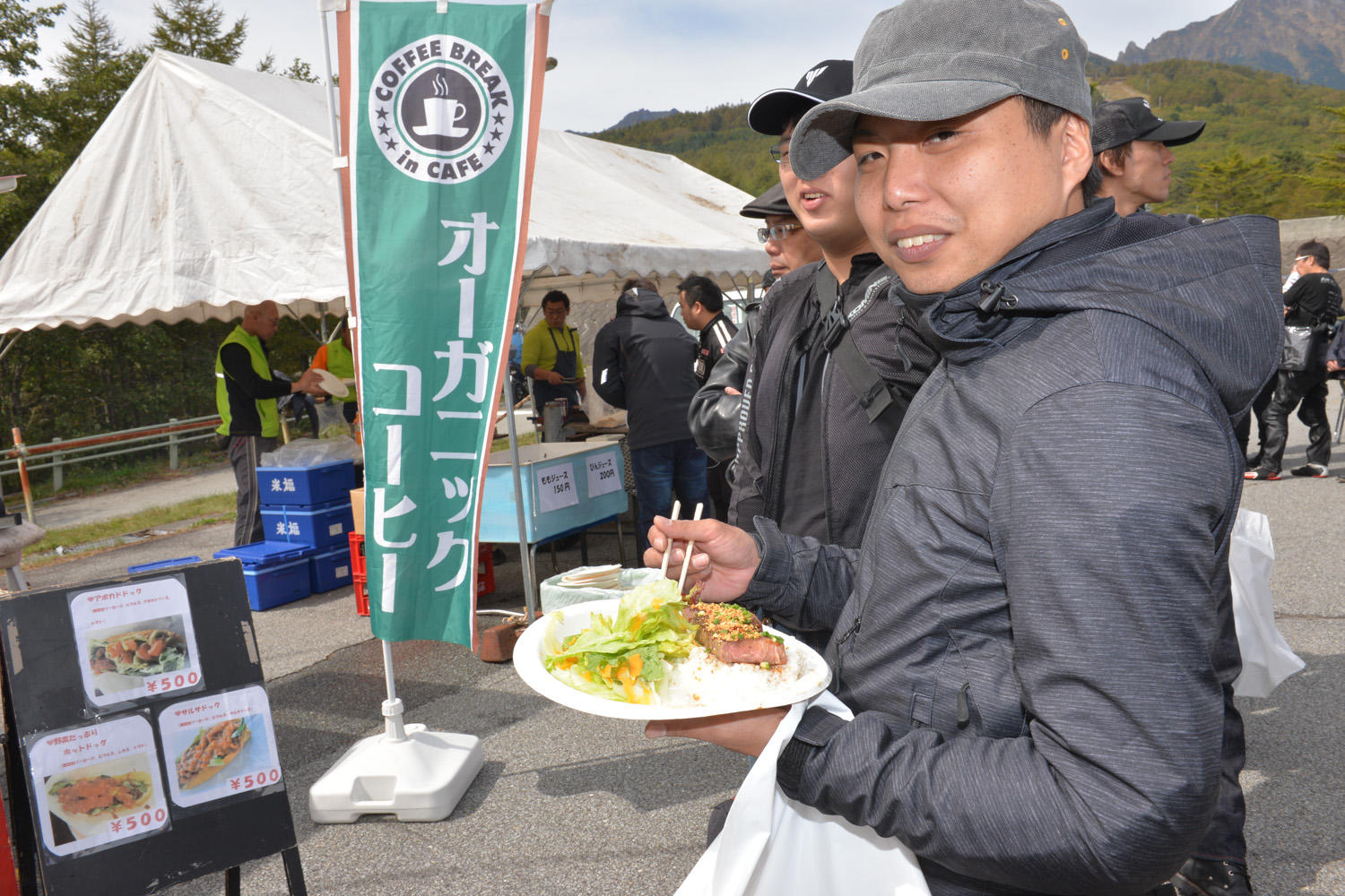 キッチンカーも出動くださり、みなさんの腹ペコ虫を鎮めてくれていました