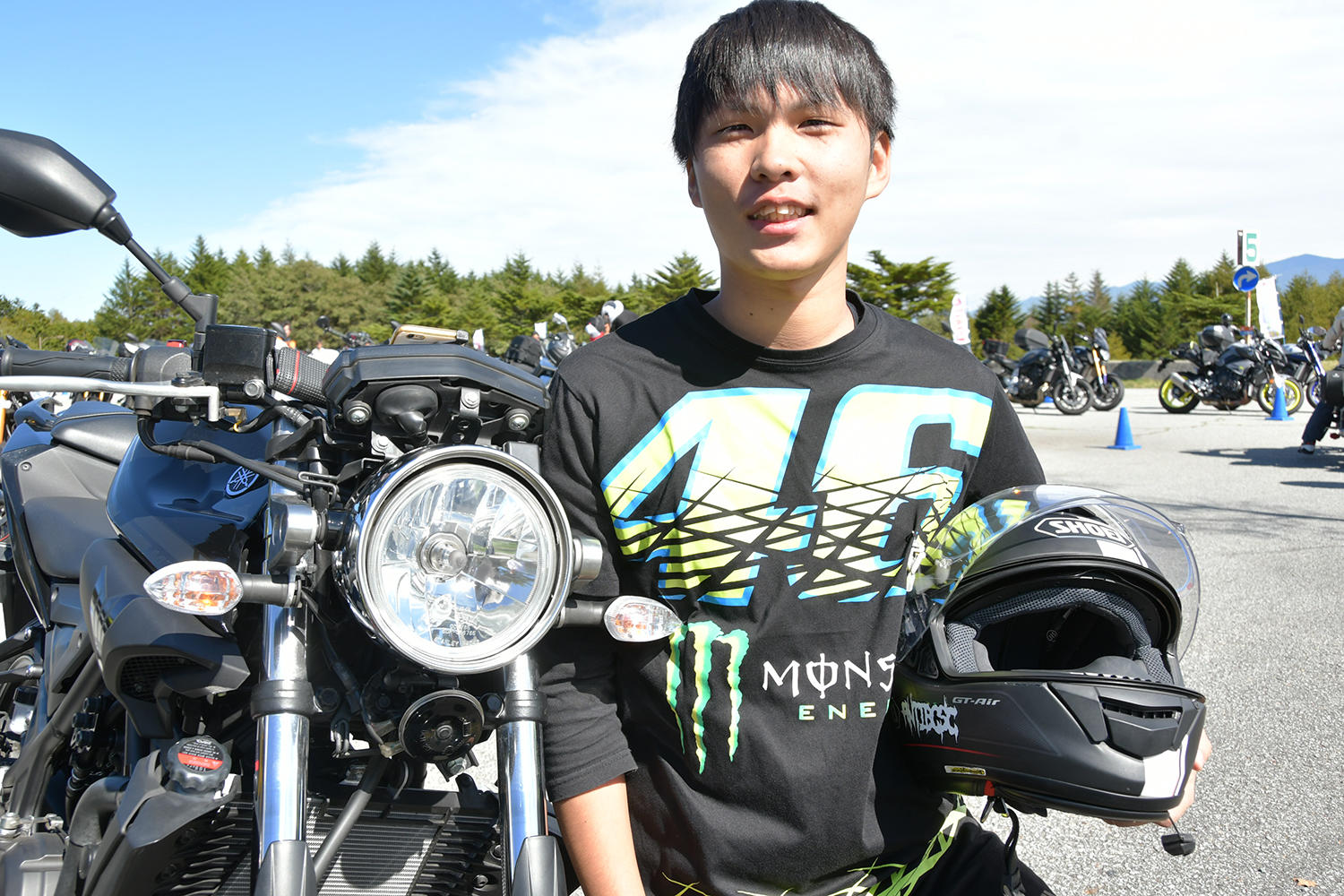 「丸目のバイクが好み」なので、YSP西東京さんでXSR900の純正ヘッドランプをつけてもらったそうです