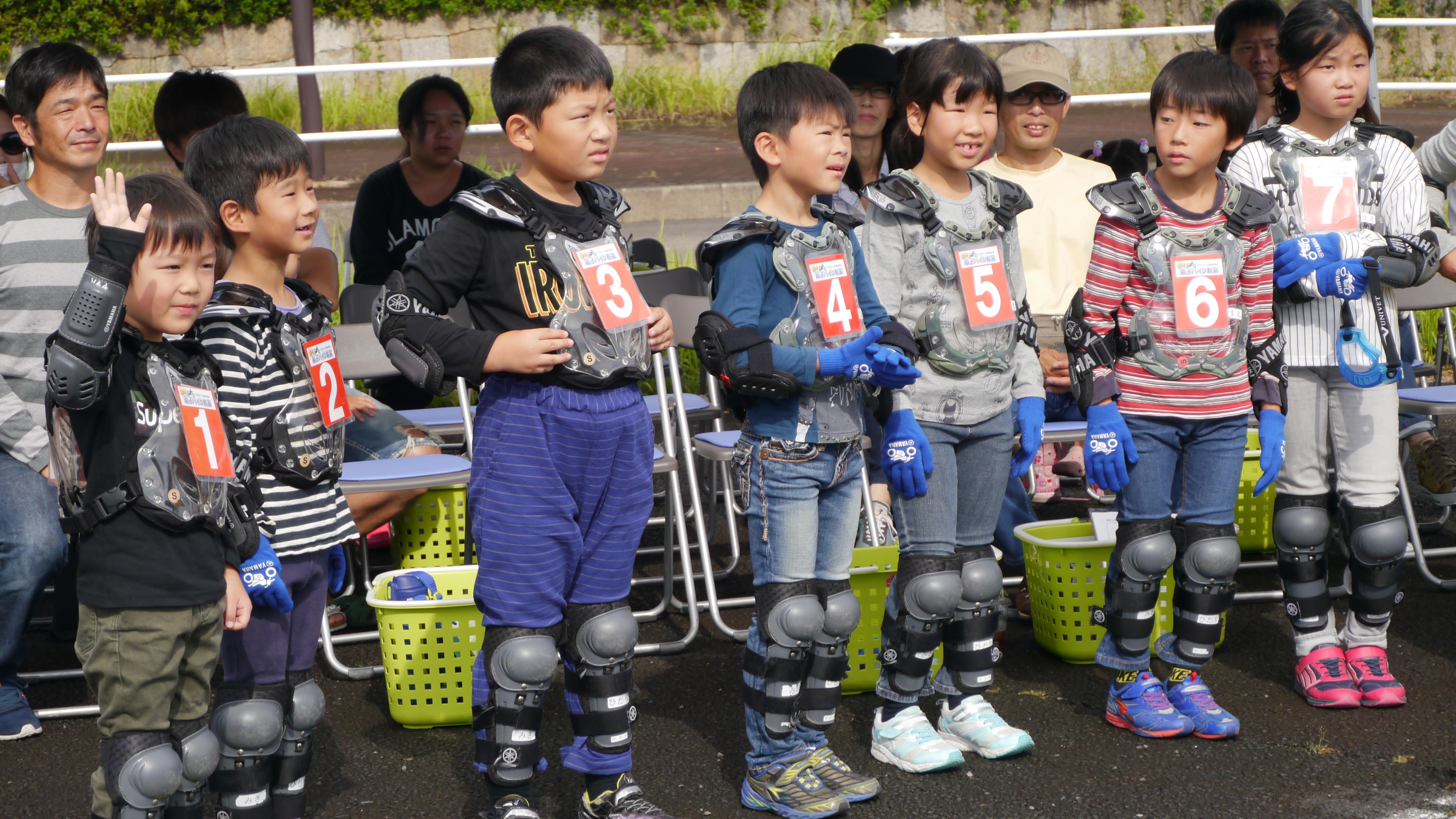 ヤマハ親子バイク教室のファーストステップはトライコース！午前・午後コースがあり、３時間でバイクの仕組みや基本操作を学べます