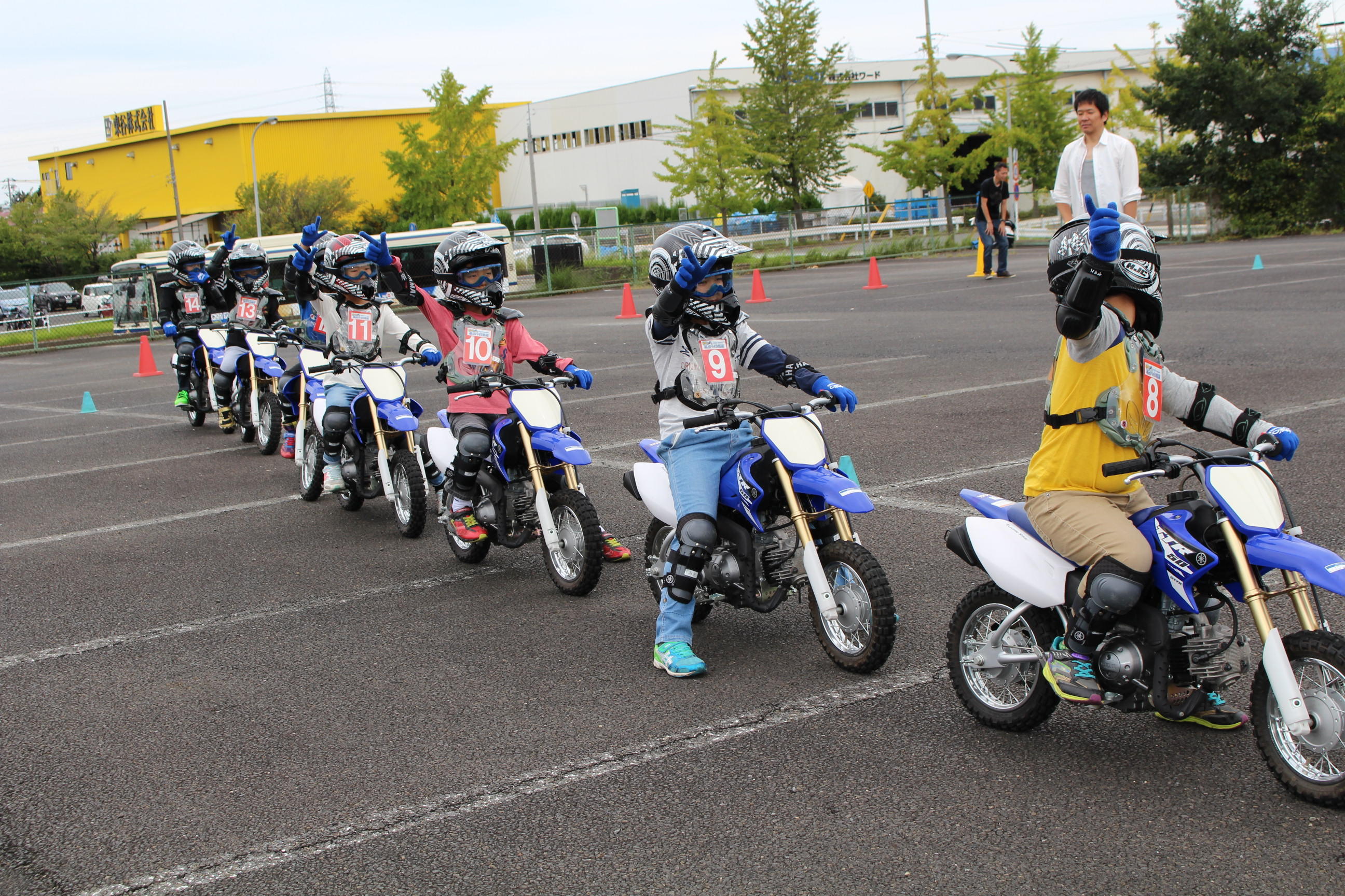 バイクに跨る姿も様になってきました!!