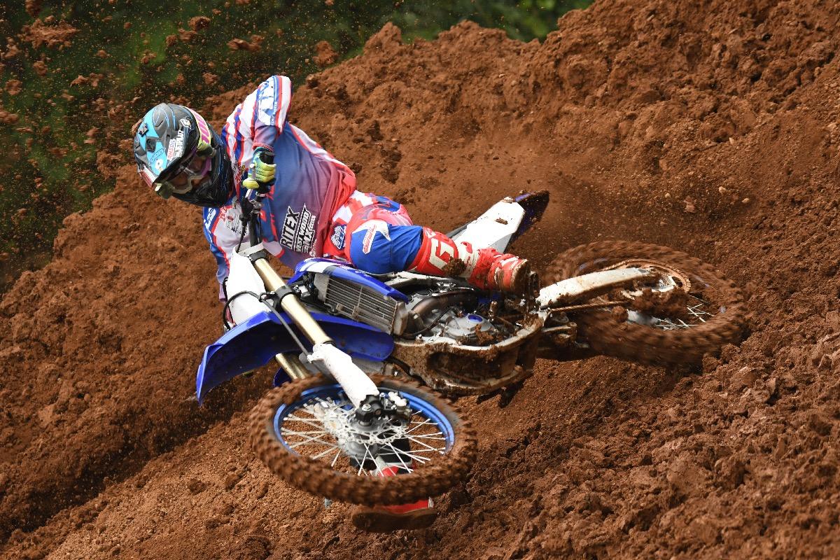 競技用モデルyzシリーズのメディア試乗会で Yz450f が ハイテク感ハンパない と大好評 その理由は例のアレです ヤマハ バイク ブログ ヤマハ発動機株式会社