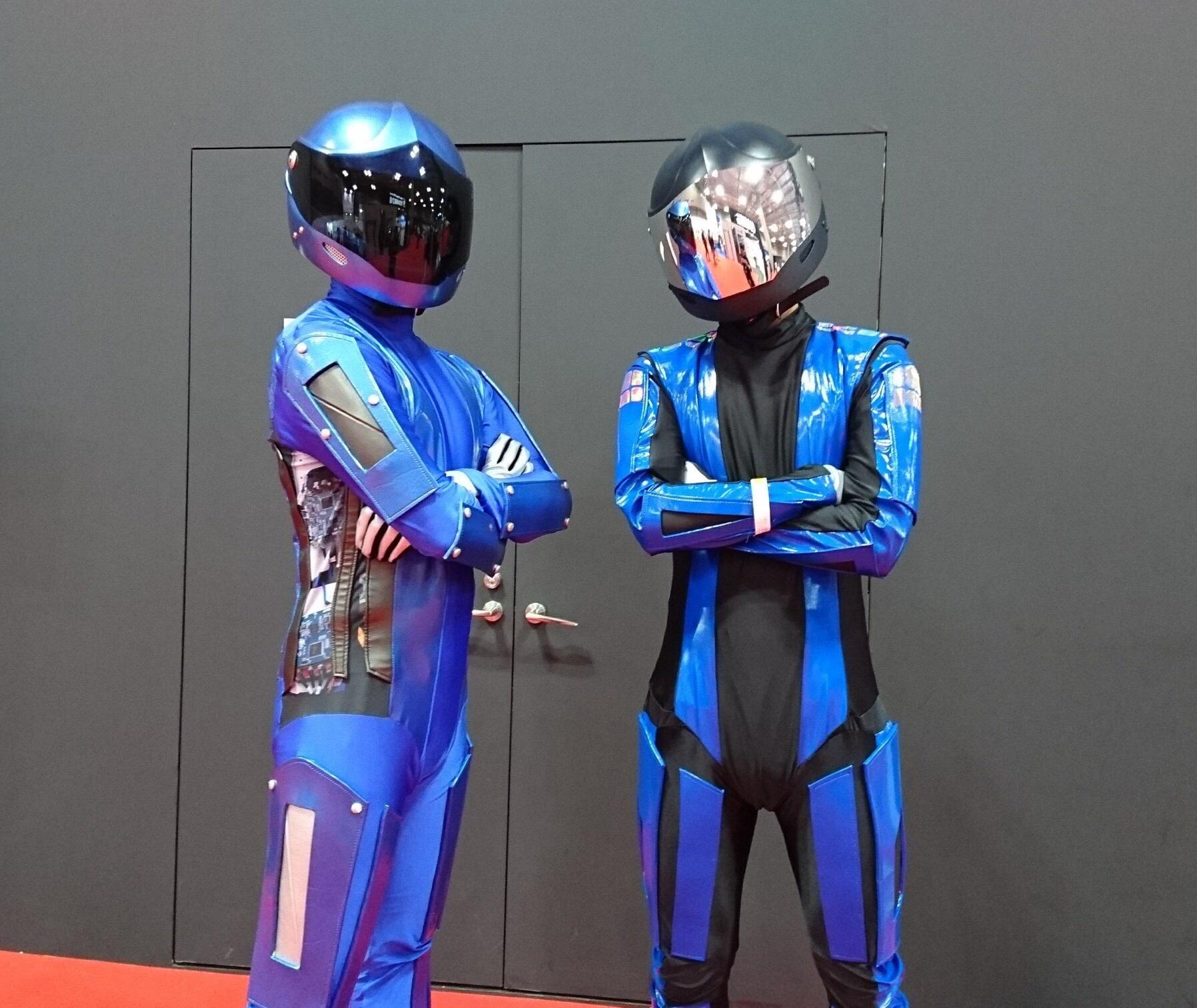 ひだりがMOTOBOT君1号、みぎがMOTOBOT君2号です。