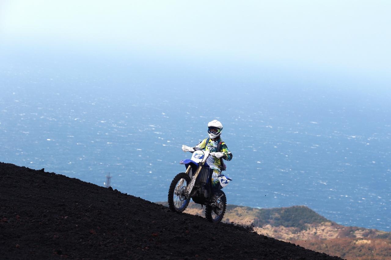 「YZ125Xは乗りやすくて最高だったのですが、私の技術と体力が追いついていませんでした。