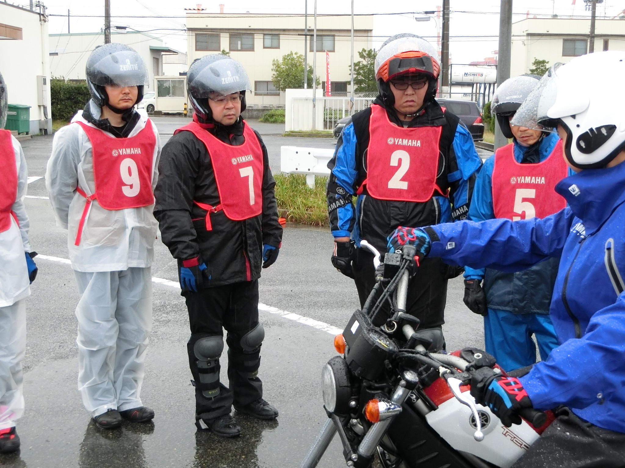 まずは車両の特性から説明してもらい、