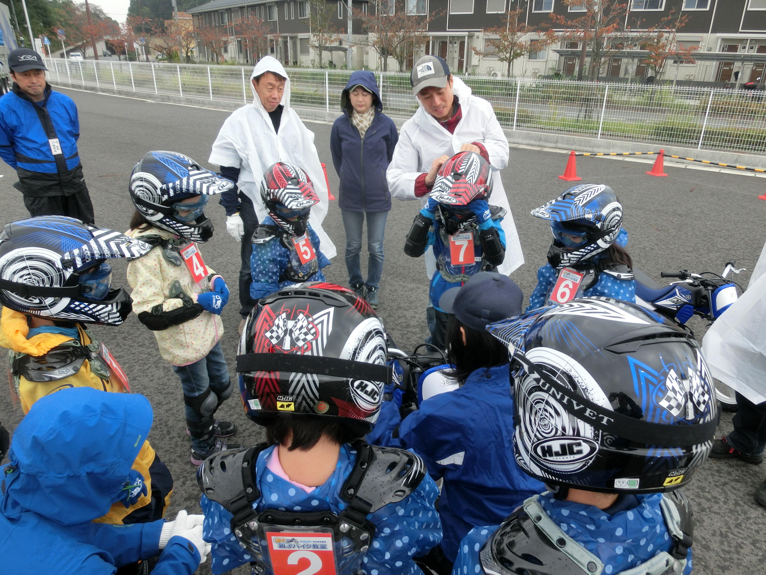 まずはバイクの仕組みを知るために、どんな車両なのかインストラクターが説明。