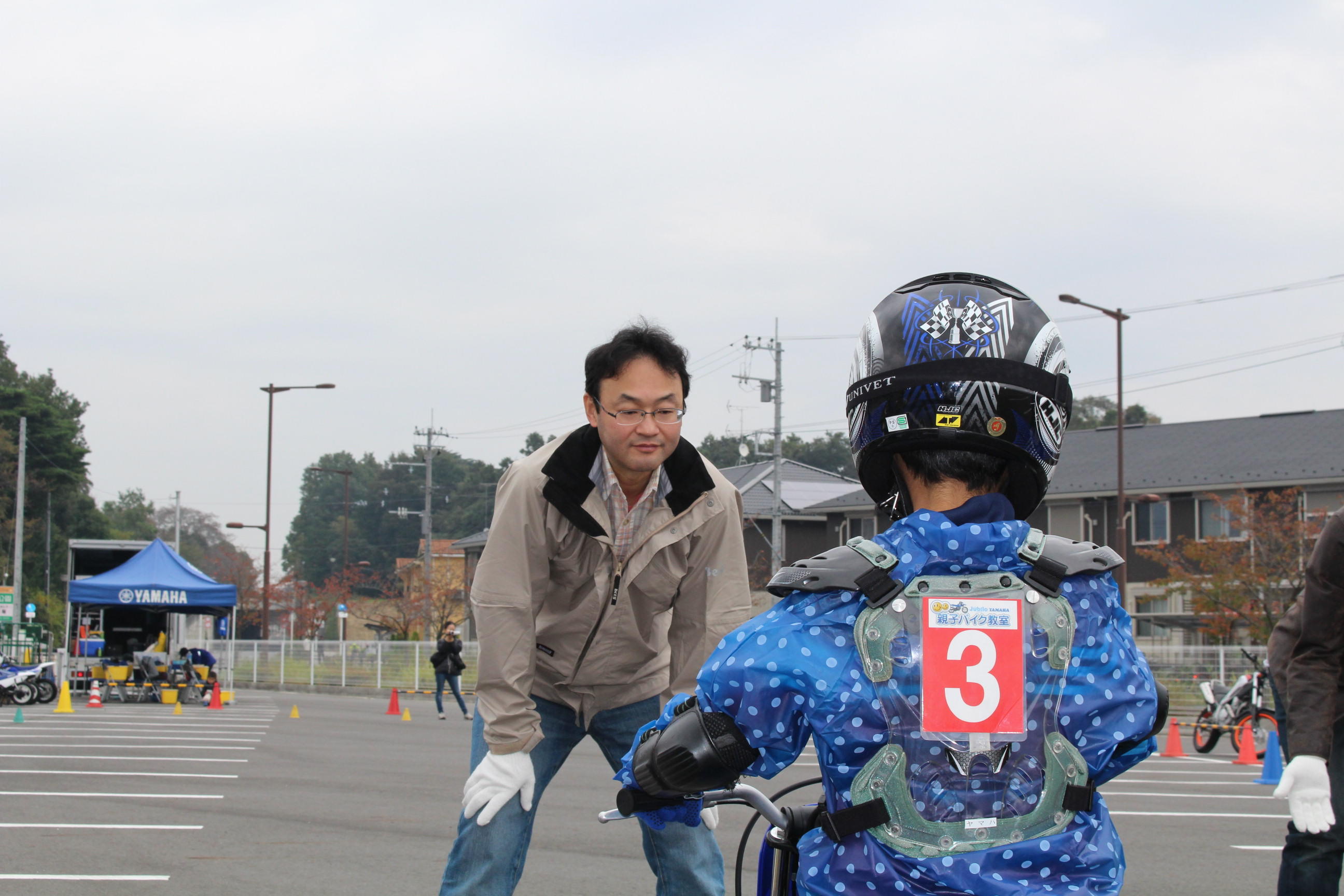 お父さんに少しだけ距離を開けてもらい、発進・停止を練習