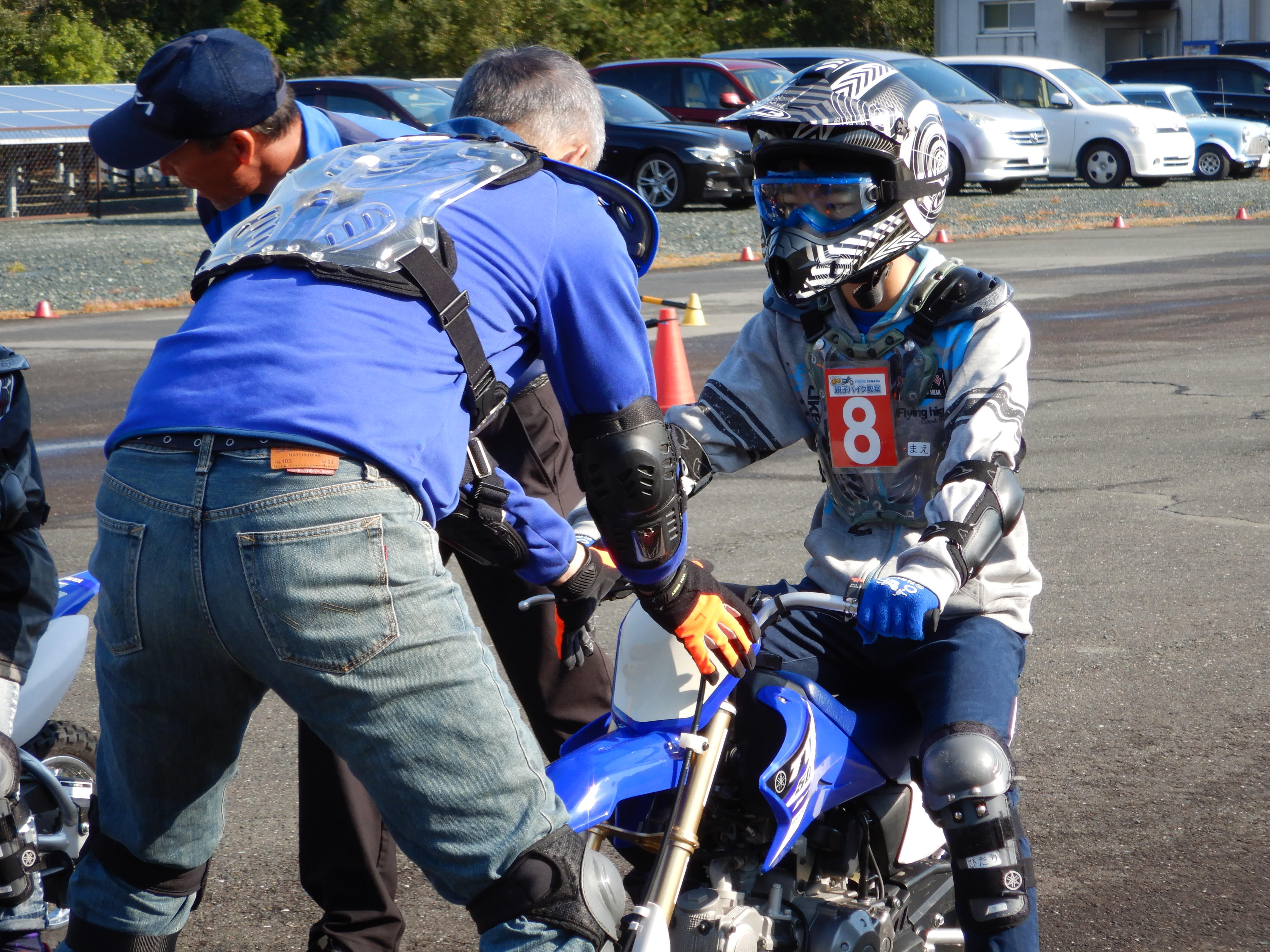 早速バイクに跨ってみる。まずはトライコースの復習からじっくり取り組む。