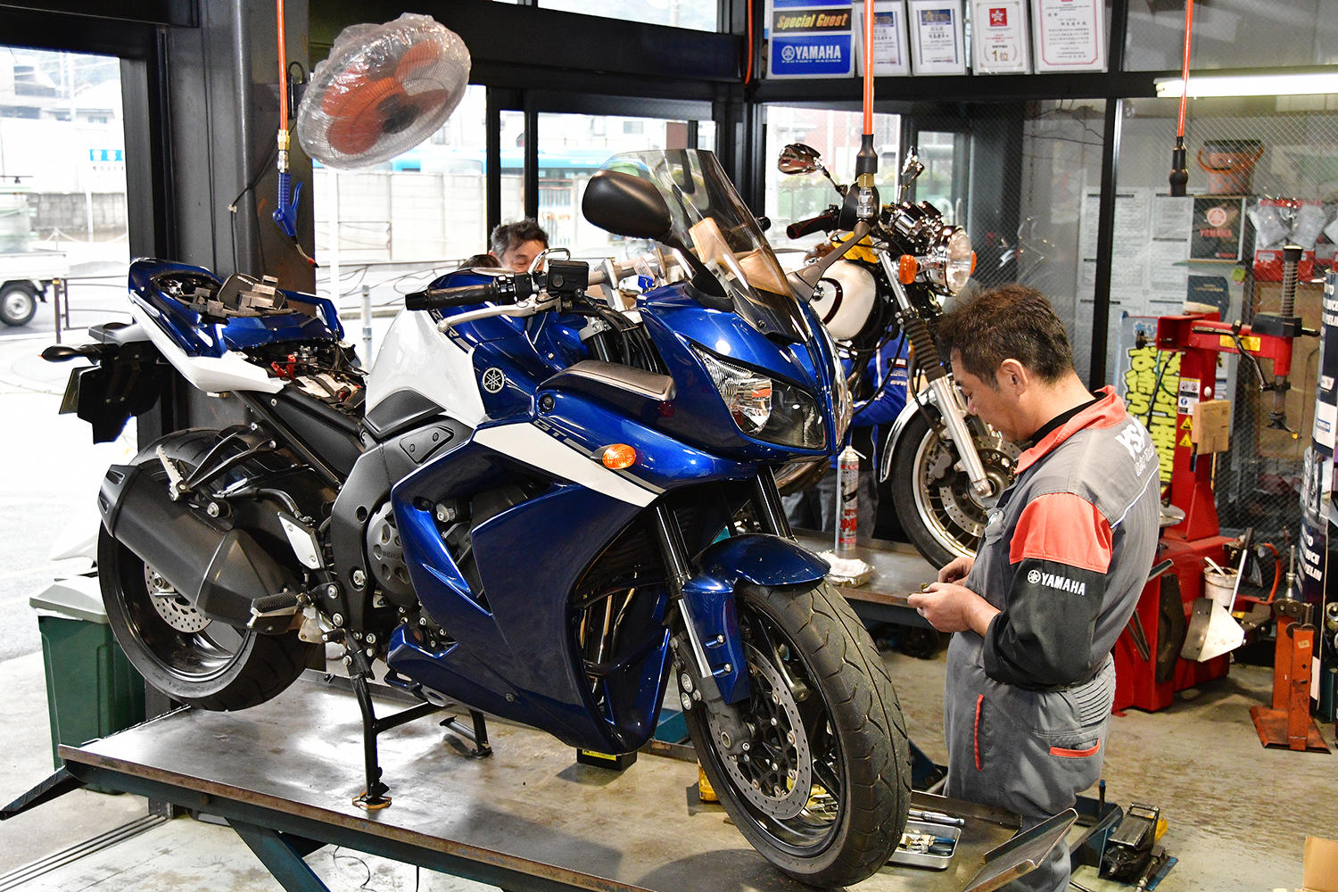 「特に私たちは、YSPですから、ヤマハ車の専門店として、あらゆるヤマハ車に精通していなければなりません。他のお店で手に負えない、困ったというお客さまにも快く対応させていただいております」