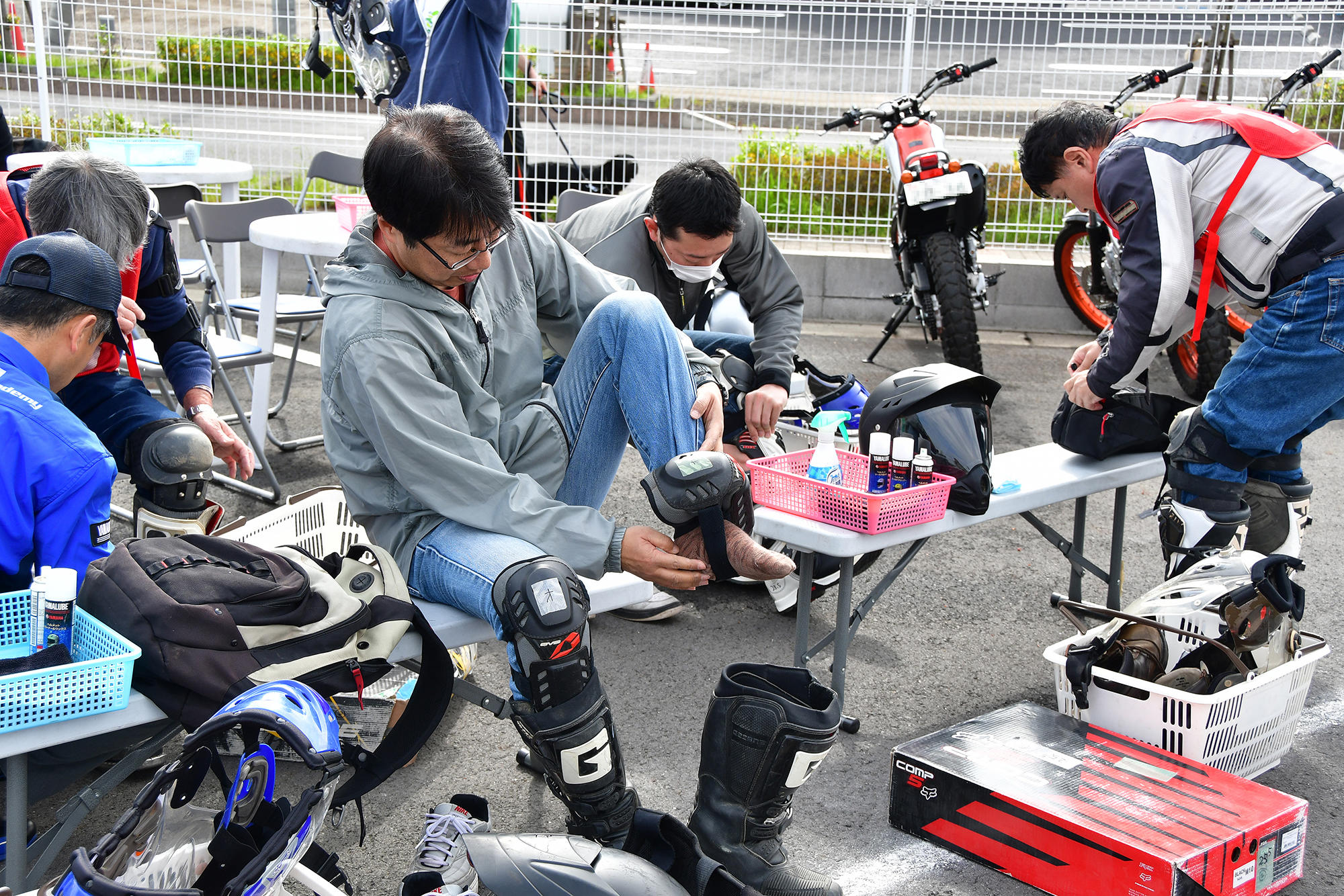 もちろん、バイク以外は、ご自身のものを使っていただいてもかまいません。ただ、同じ車種でのレッスンの方が、モデル別の差が出にくく指導しやすいので、バイクだけはこちらの車両をお使いいただいています。