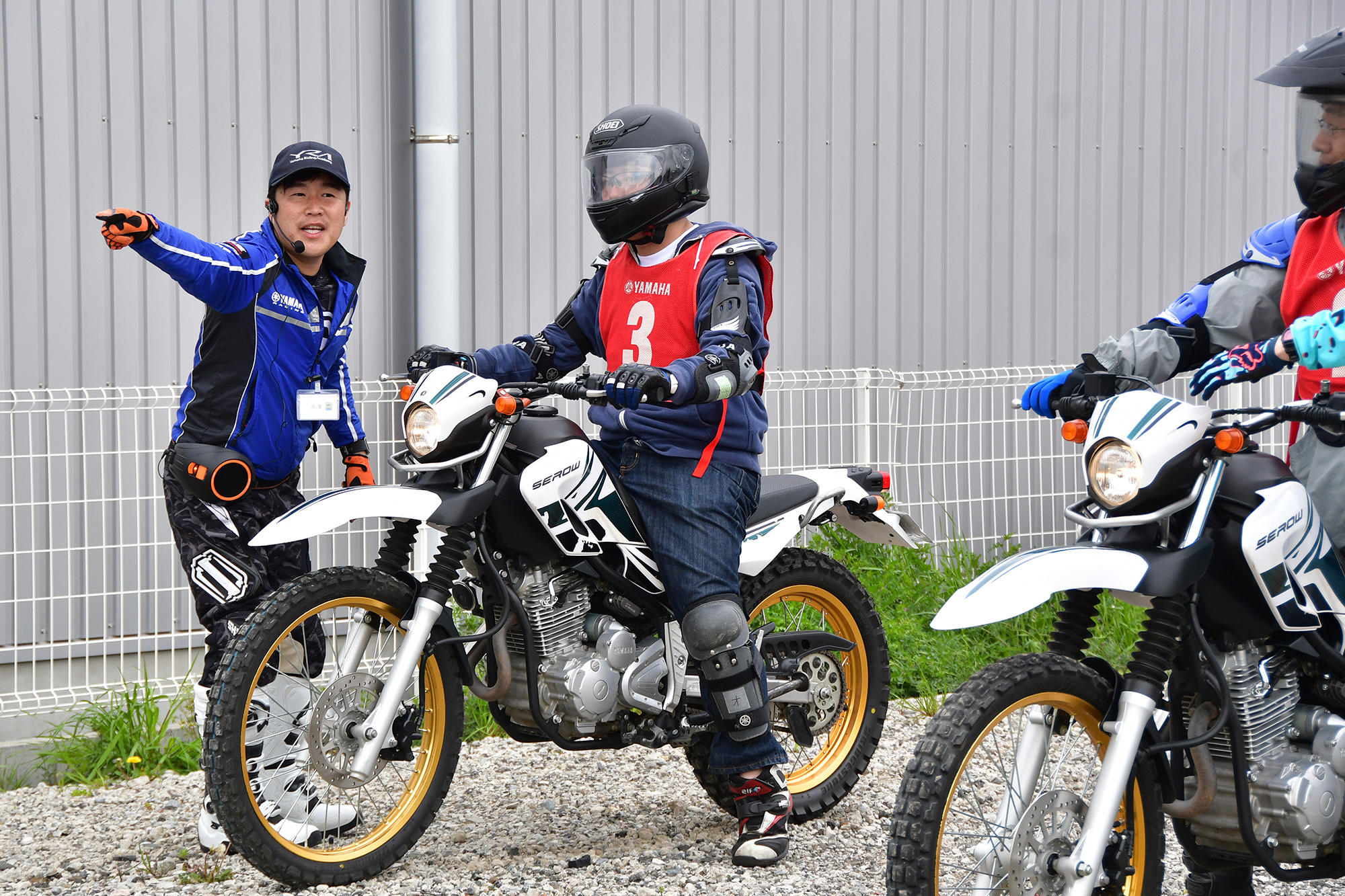 ロードバイクに乗っている人は、フロント頼みのブレーキングが多いのですが、未舗装路では、リアをしっかり使うほうが安定して止まりやすいことなど、一人ずつの乗り方をインストラクターがチェックし、その場で適切なアドバイス。