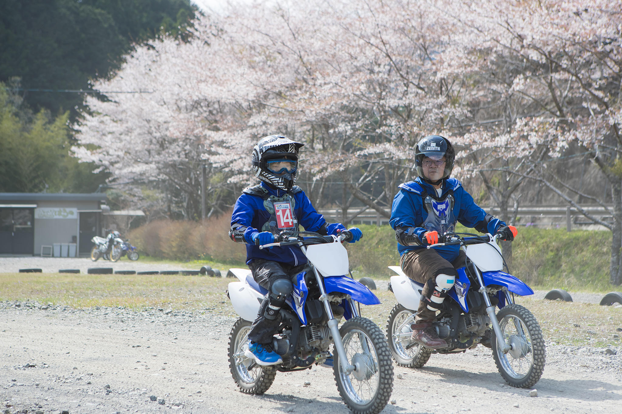 「教室に参加して、子供がバイク好きになりました。下の子に刺激を受け上のお姉ちゃんも興味を持ち、今年、大学に進んだお兄ちゃんも夏に免許を取ると張り切っています。後は妻も免許取れば完璧なんですが...（笑）本当にヤマハ親子バイク教室に出会えて良かったです！」