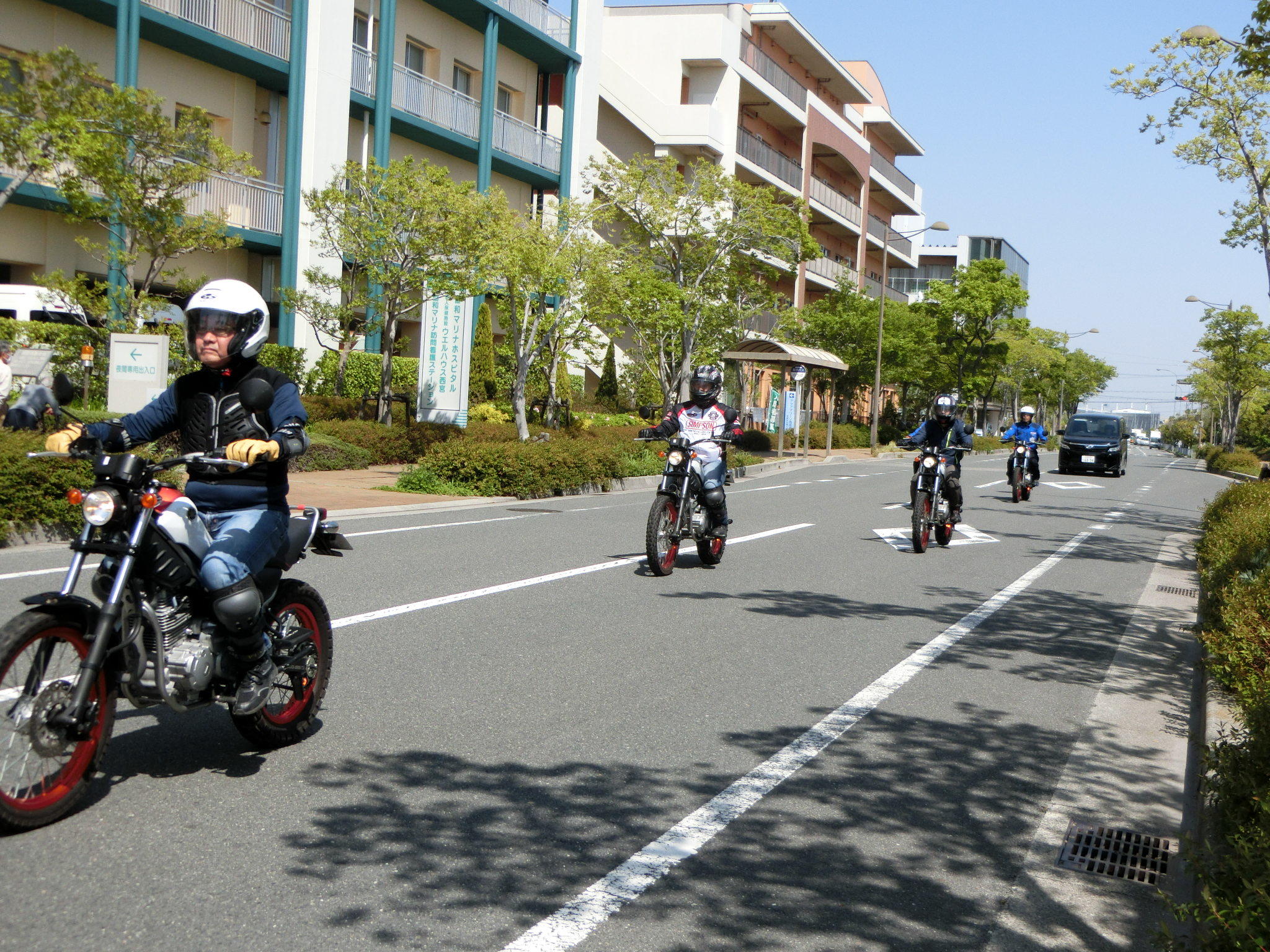 午前中に練習した内容を思い出して街中を抜けて海岸沿いを目指します