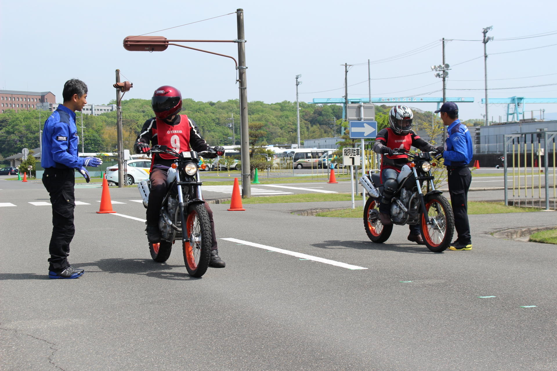 公道でのブレーキ操作は状況によって違いますよね。