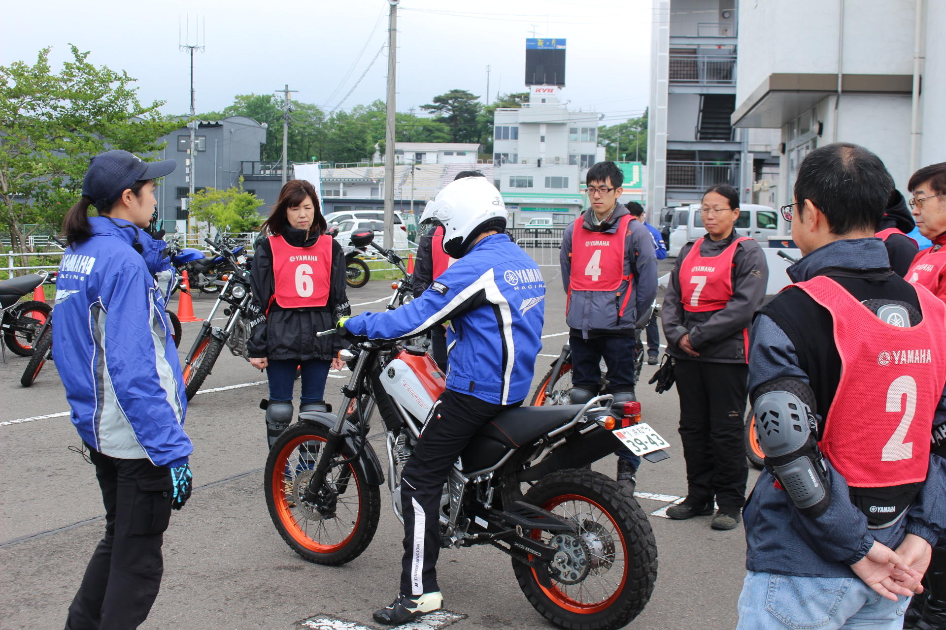 体操、乗車姿勢と進み