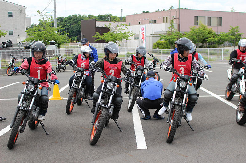 親子バイク教室に参加経験のあるお父さん、お母さんで大人のバイクレッスンに参加される方、このカードをご提示いただければ割引になりますよ～！