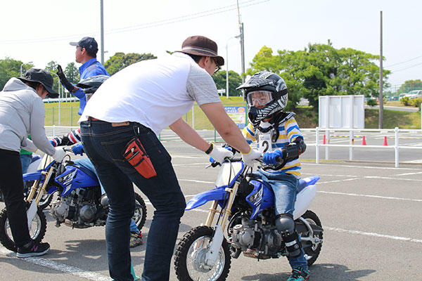 お父さん、お母さんとにらめっこしながら