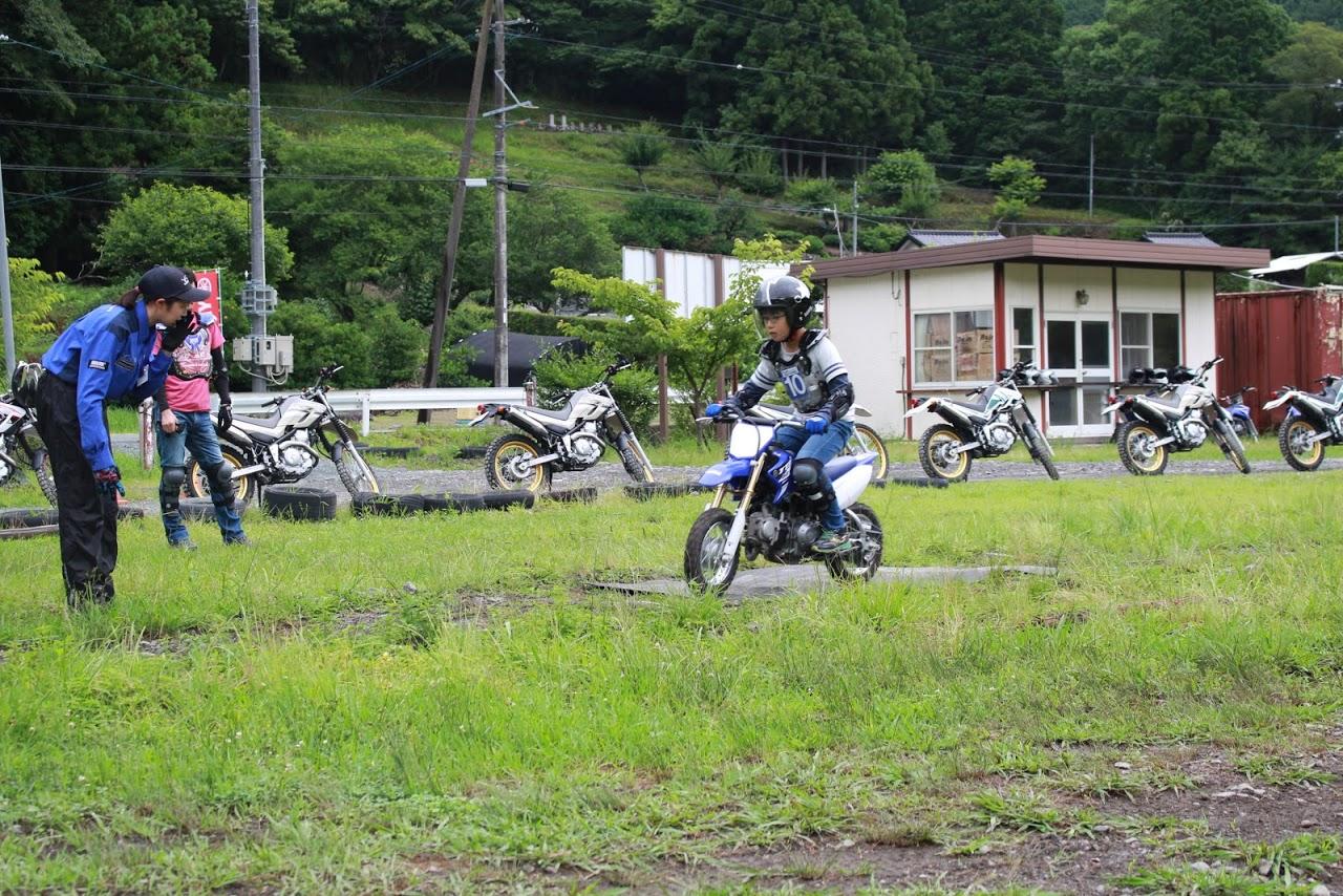 「でこぼこ丸太越え」