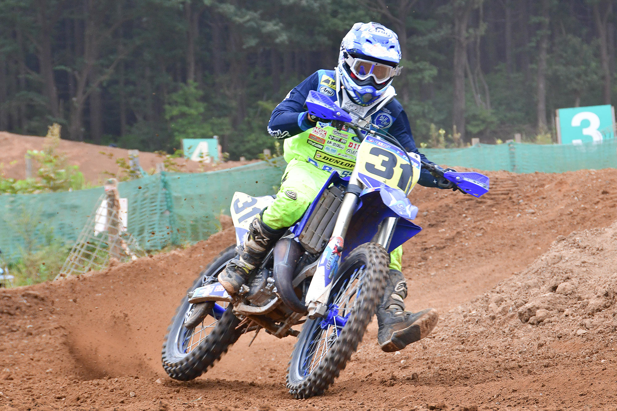 第1レース・第2レースともに完璧なレース運びでダブルウインの#31袴田選手＆YZ125。