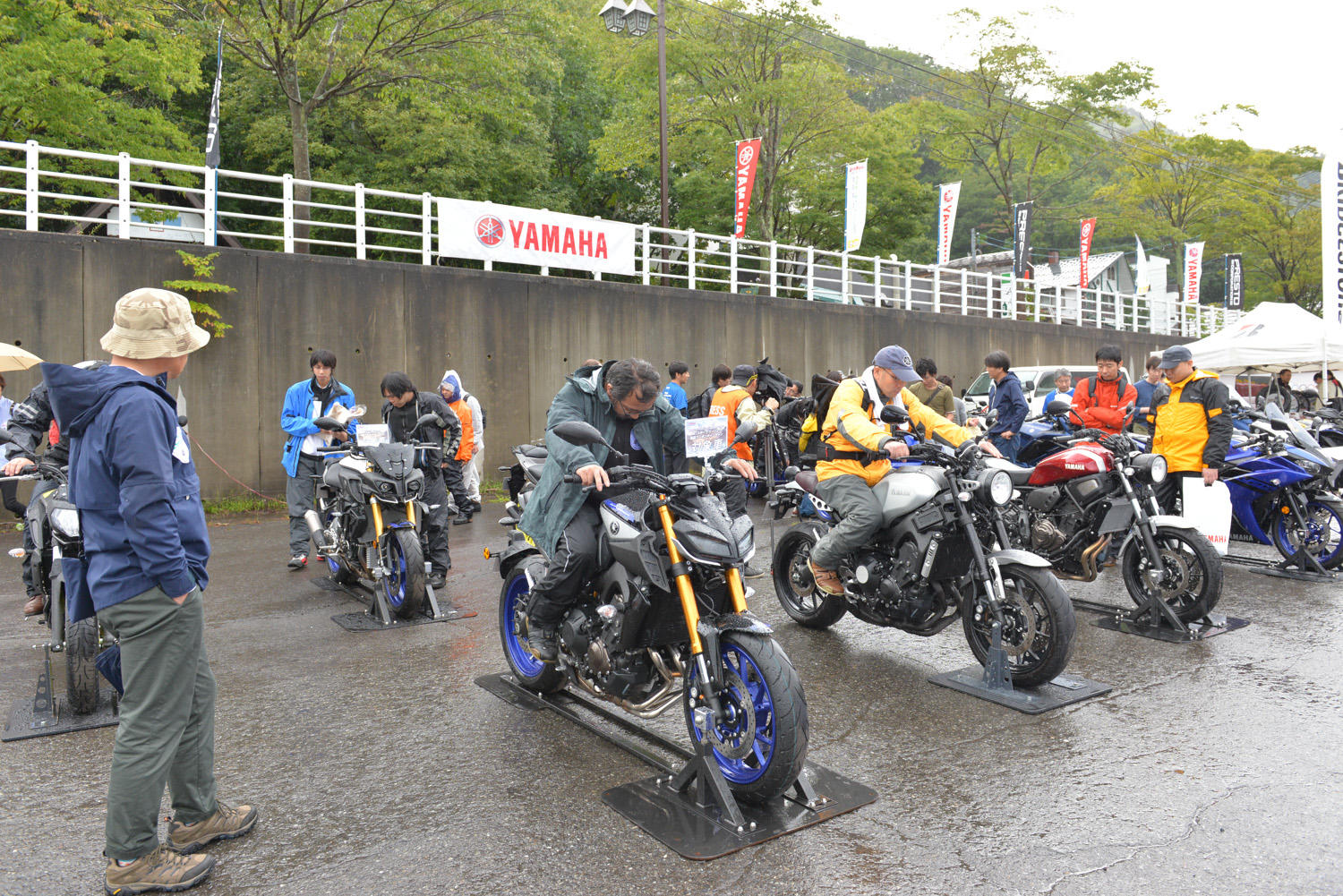 会場内では、東京・大阪のモーターサイクルショー以上に充実したモデル・ラインアップを展示（126cc以上のモデルはほぼ全部持っていきました！）。