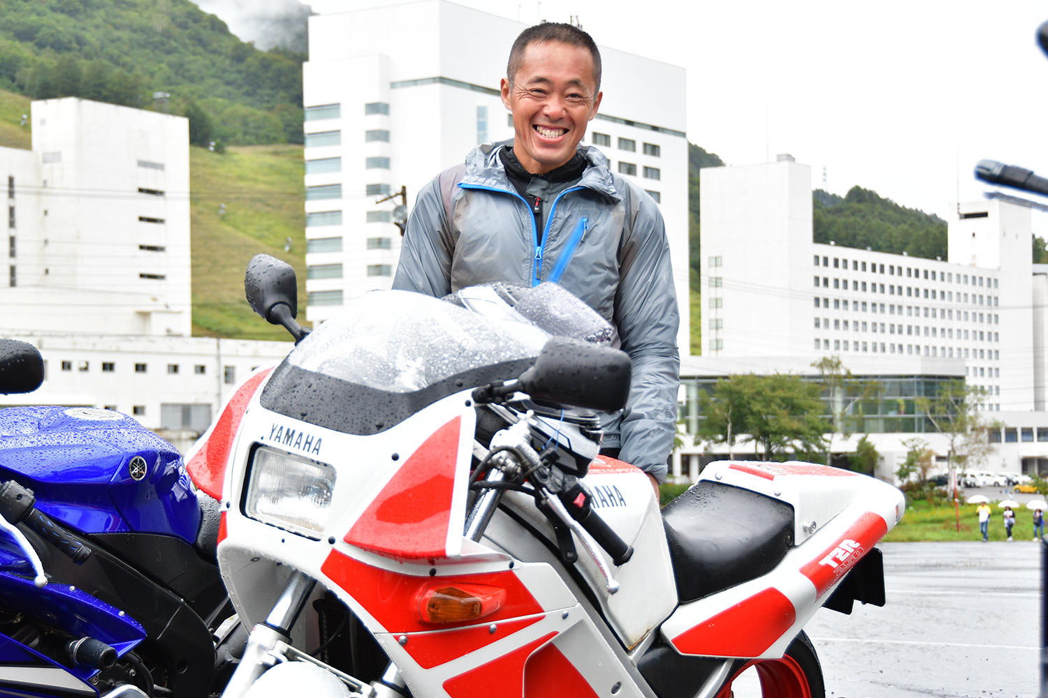 ↑バイク屋さんに誘われて来場くださったTZR250（1KT）オーナーさん。