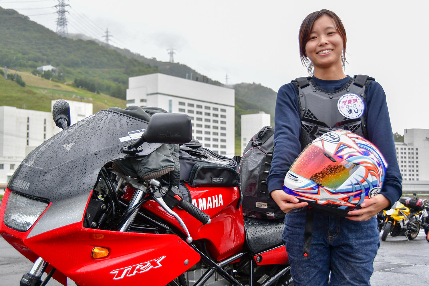 ↑お父さん始め親戚のみなさんがバイクに乗っていてそのカッコよさに、自然と16歳から乗り始めたというTRXオーナーさん（20歳・バイク歴4年）。