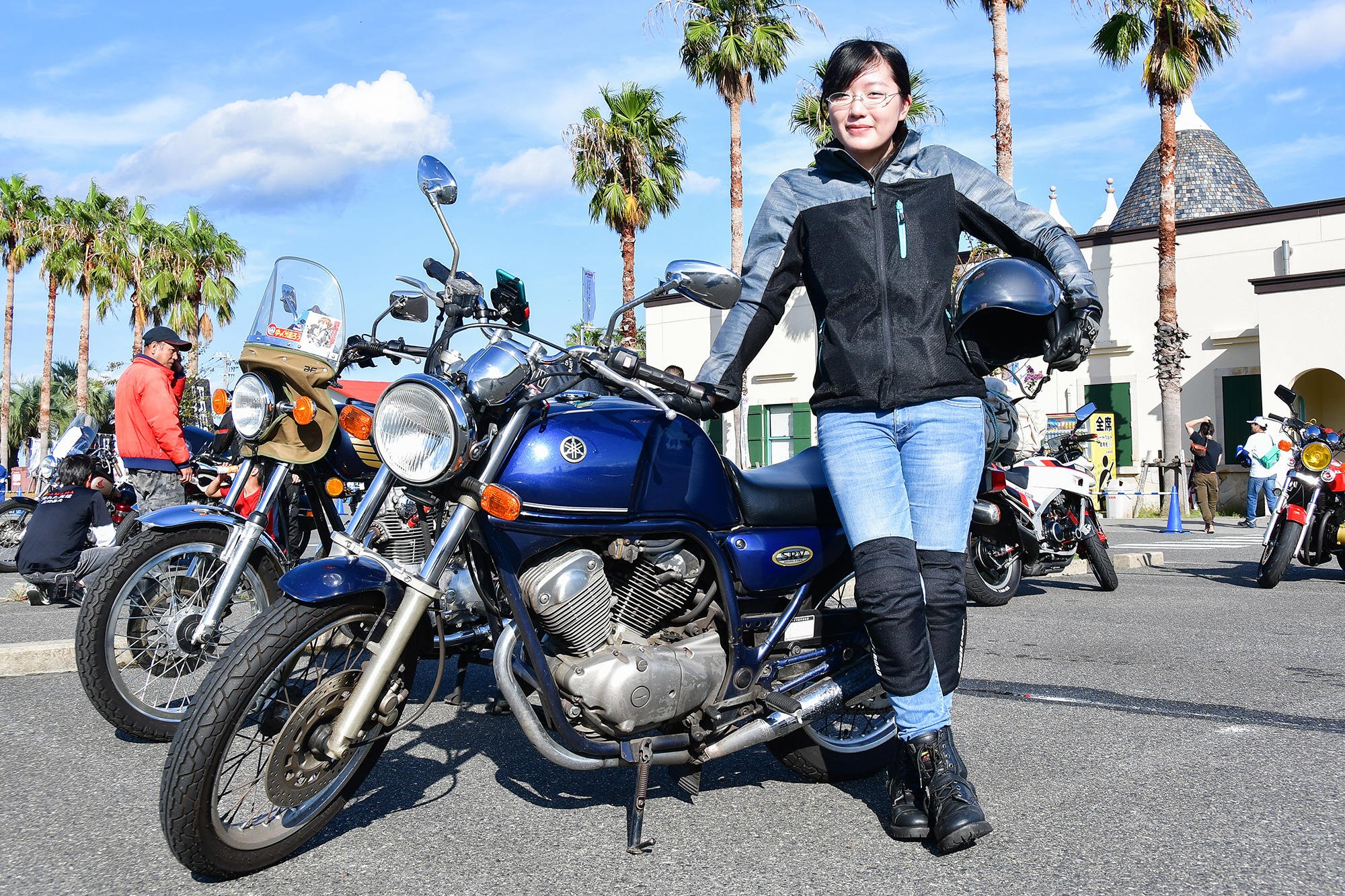 ↑祖父のSRV250を譲り受けたという大阪からの女性ライダーさん。